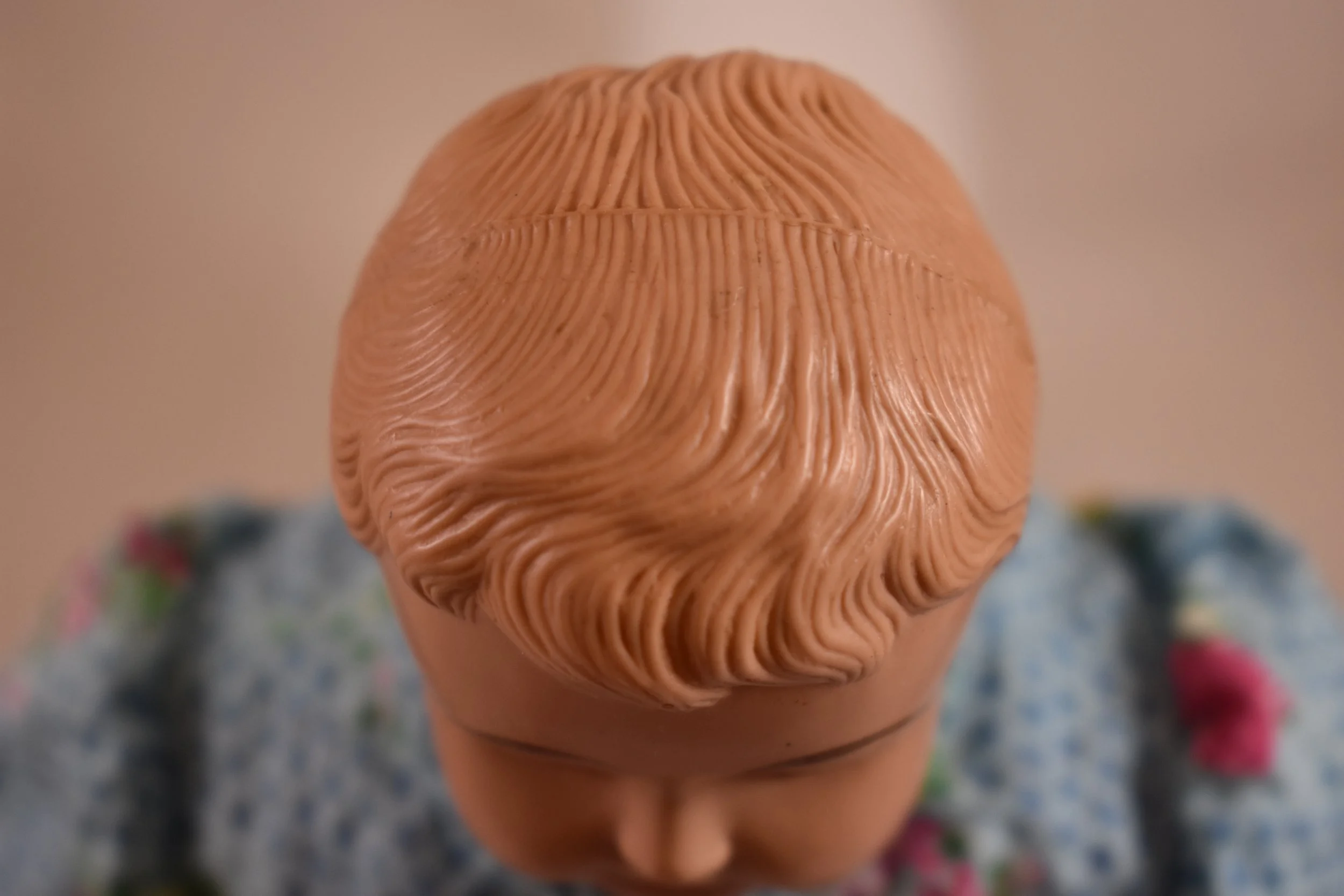 Deeply molded hair