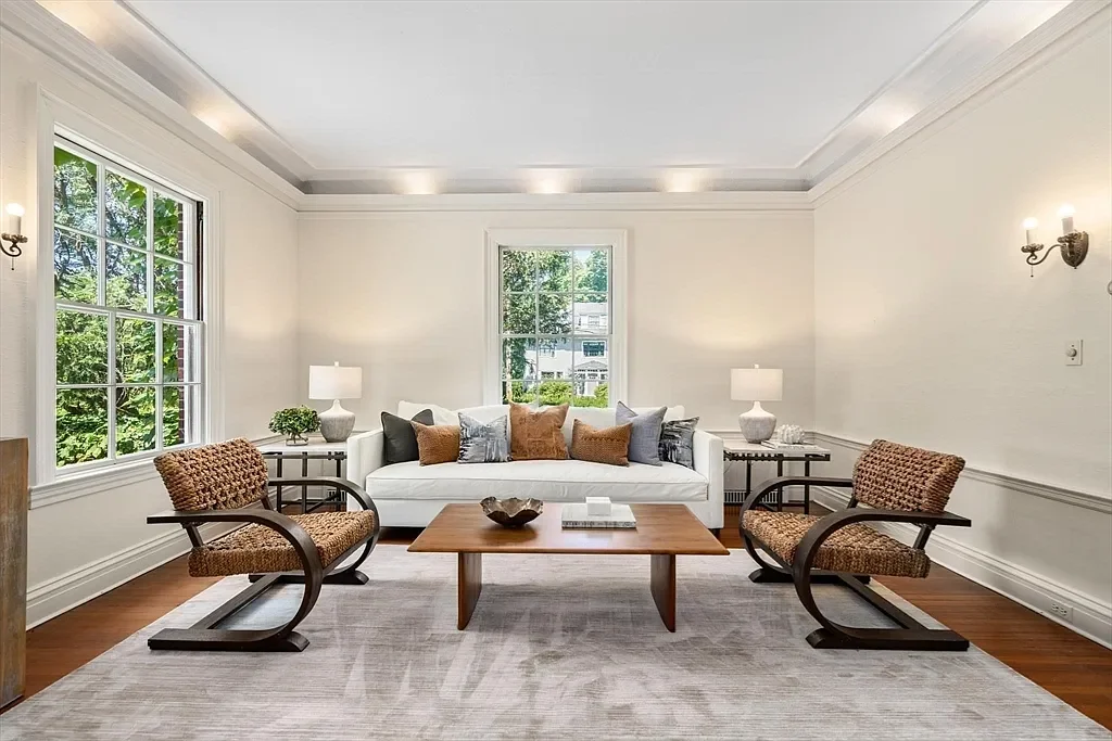 87 Hammond Newton LR.webp