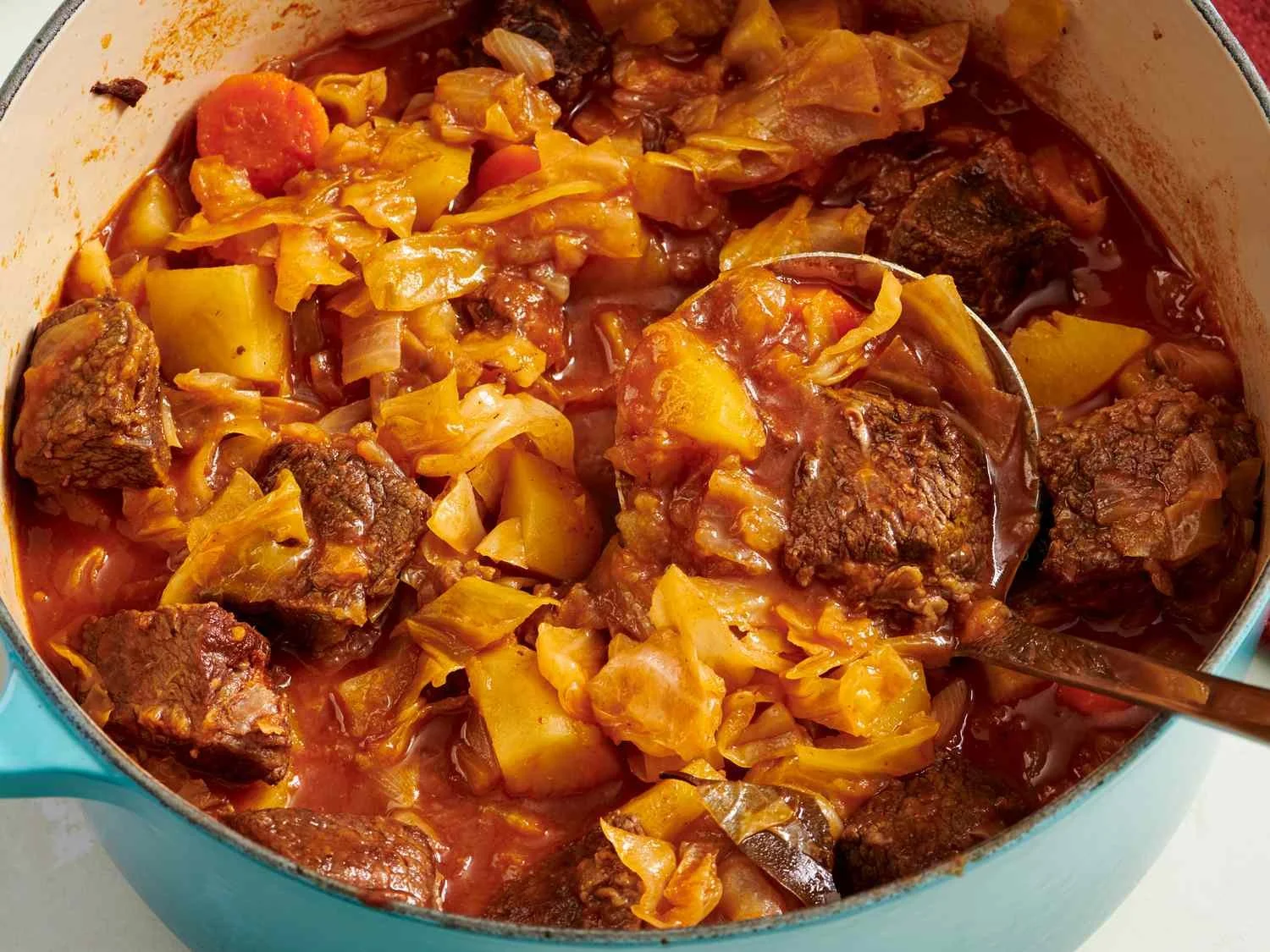 229255-beef-and-cabbage-stew-VAT-Beauty-4x3-20ca83e792fc42f1b52e3eb77847f646.jpg