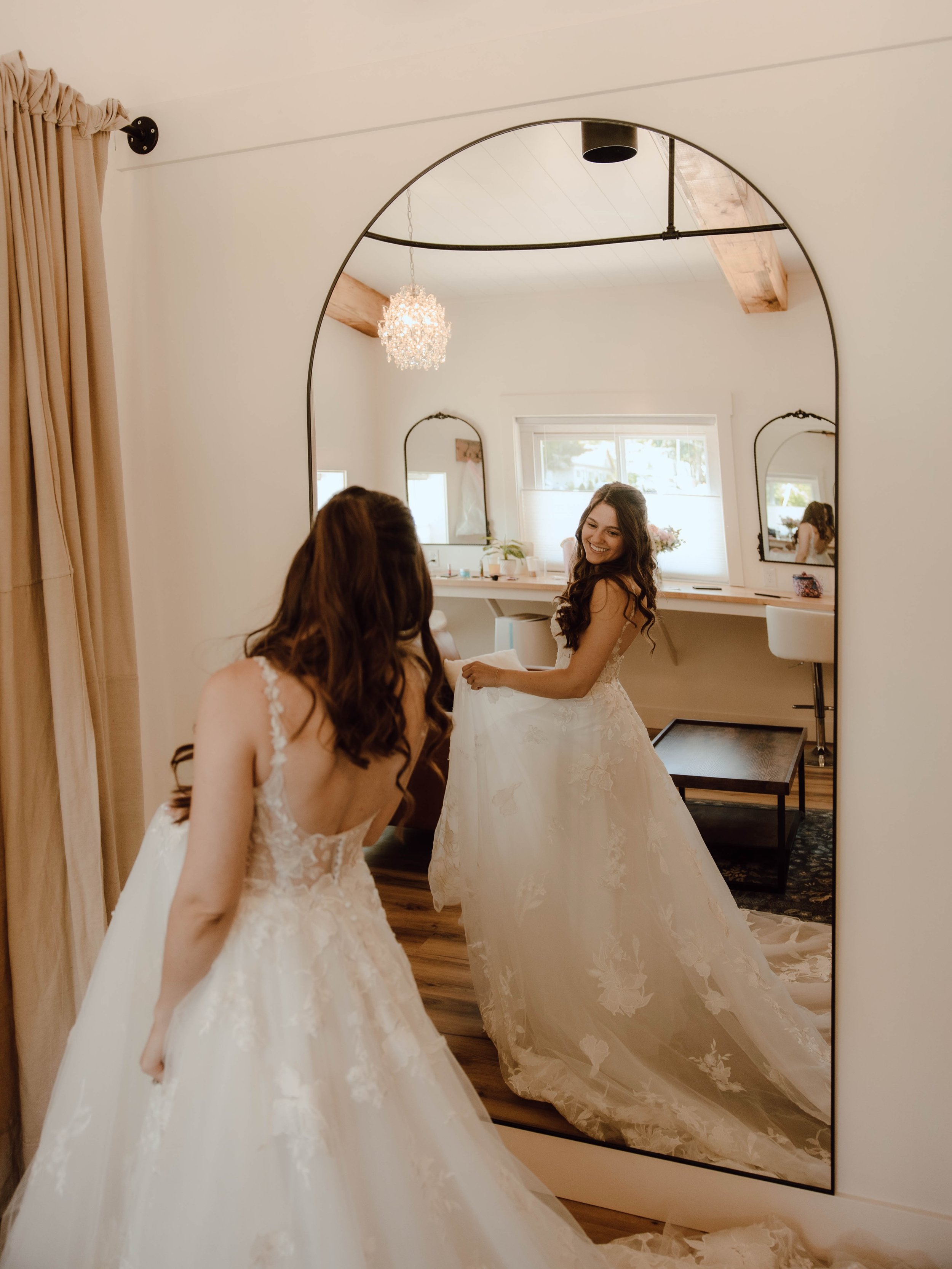 The very beginning of your wedding holds a quiet kind of magic. The way you spend those first few hours shapes how you feel as you walk down the aisle, how comfortable you are during portraits, and how seamlessly the rest of the celebration flows. An