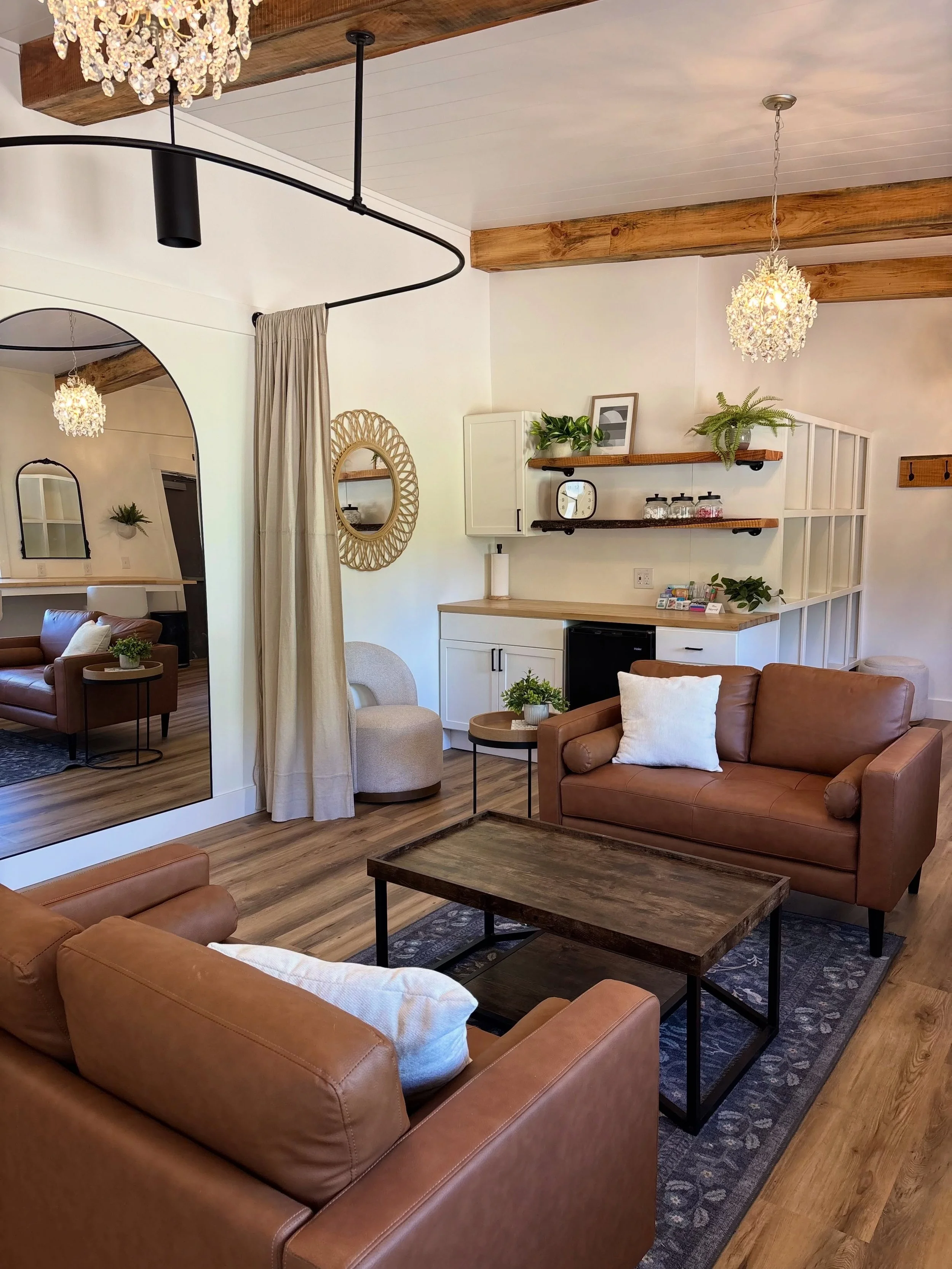 We&rsquo;ve been working hard behind the scenes this spring, and we&rsquo;re so excited to finally reveal our brand new bridal suite! 👰🏼&zwj;♀️✨

While our previous bridal suite was cute as can be, we decided it was time for a bigger, more function
