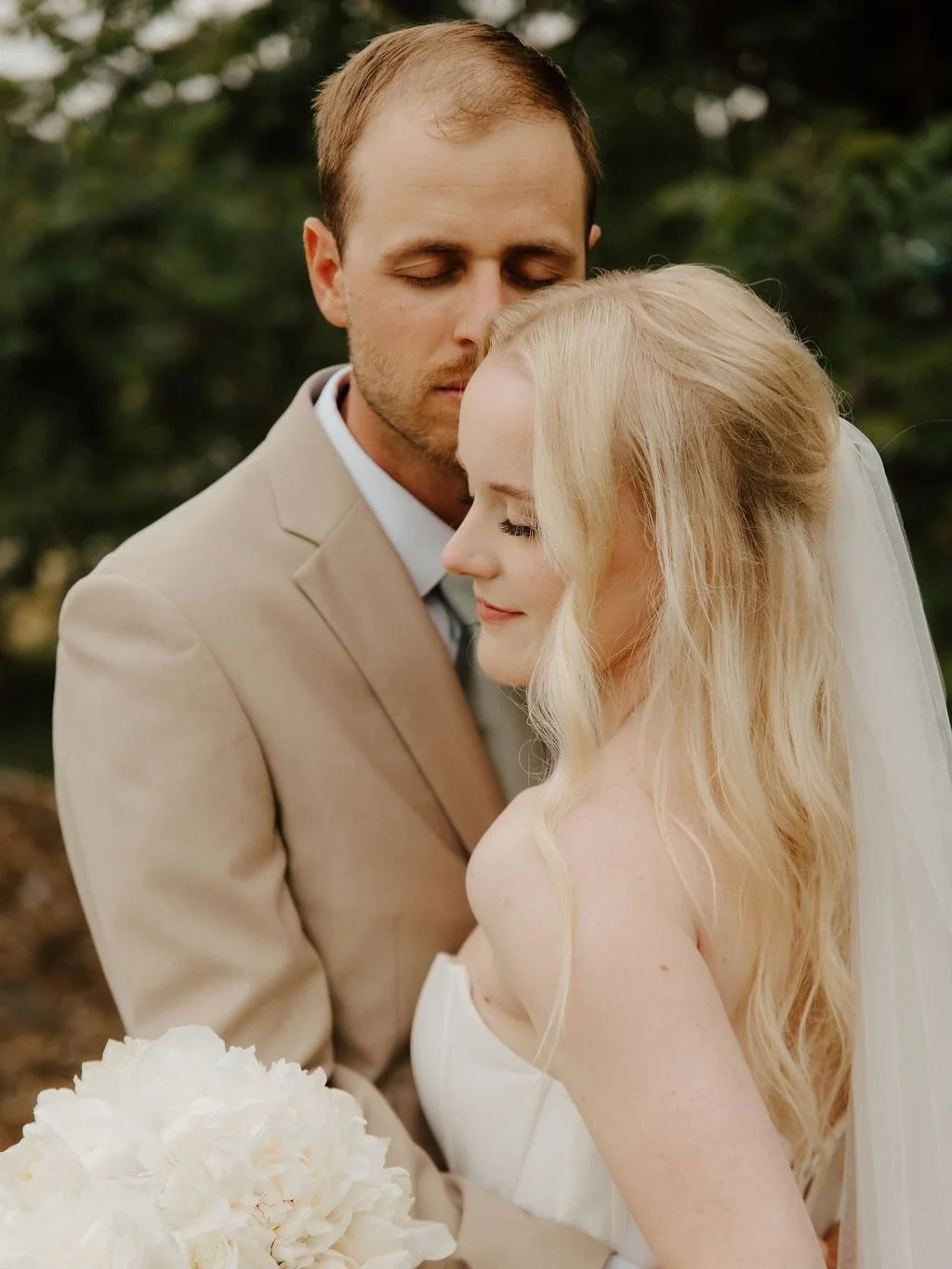 Congratulations to Tessa and Tyler! What a beautiful day to remember. 💍🤍 

Venue: @lumberyardeventcenter 
Photographer: @goldenlensphotographyco 

#michiganweddingvenue #lumberyardeventcenter #thelumberyard