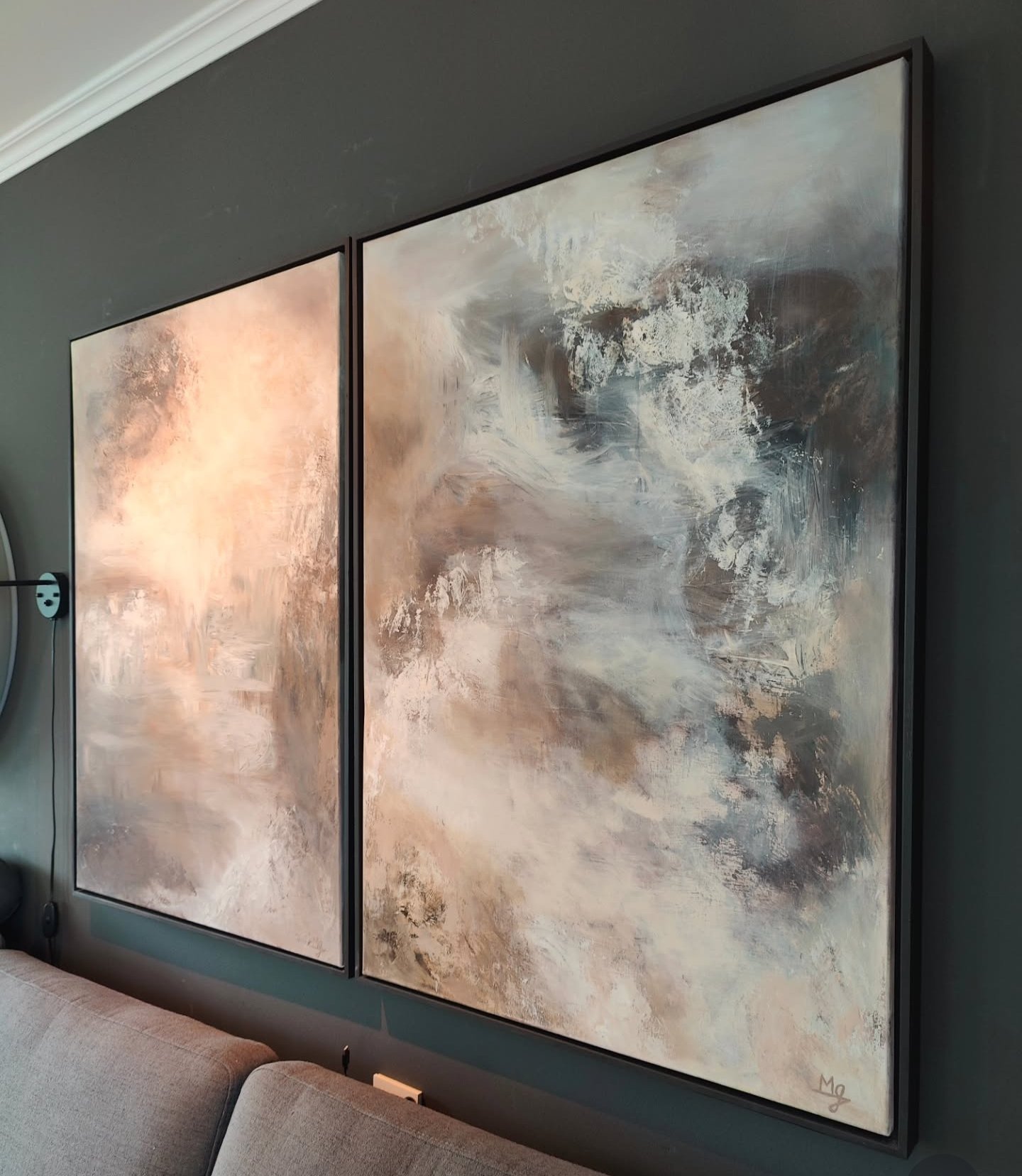 To abstrakte malerier i størrelse 70x100 cm