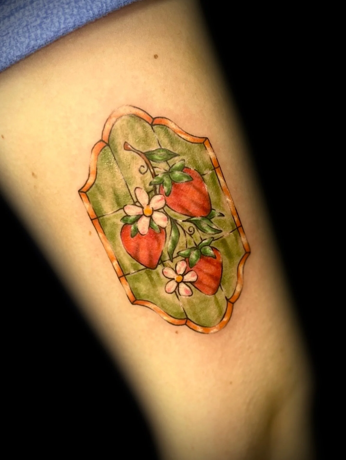 Stained Glass Strawberries from my flash 🍓

Thanks so much for getting this one 🖤

I still have some of the designs off this sheet available and am always down for customs!

DM to book 🐸
or fill out the form in my bio ✨

Located @hiddenvibes_tatto