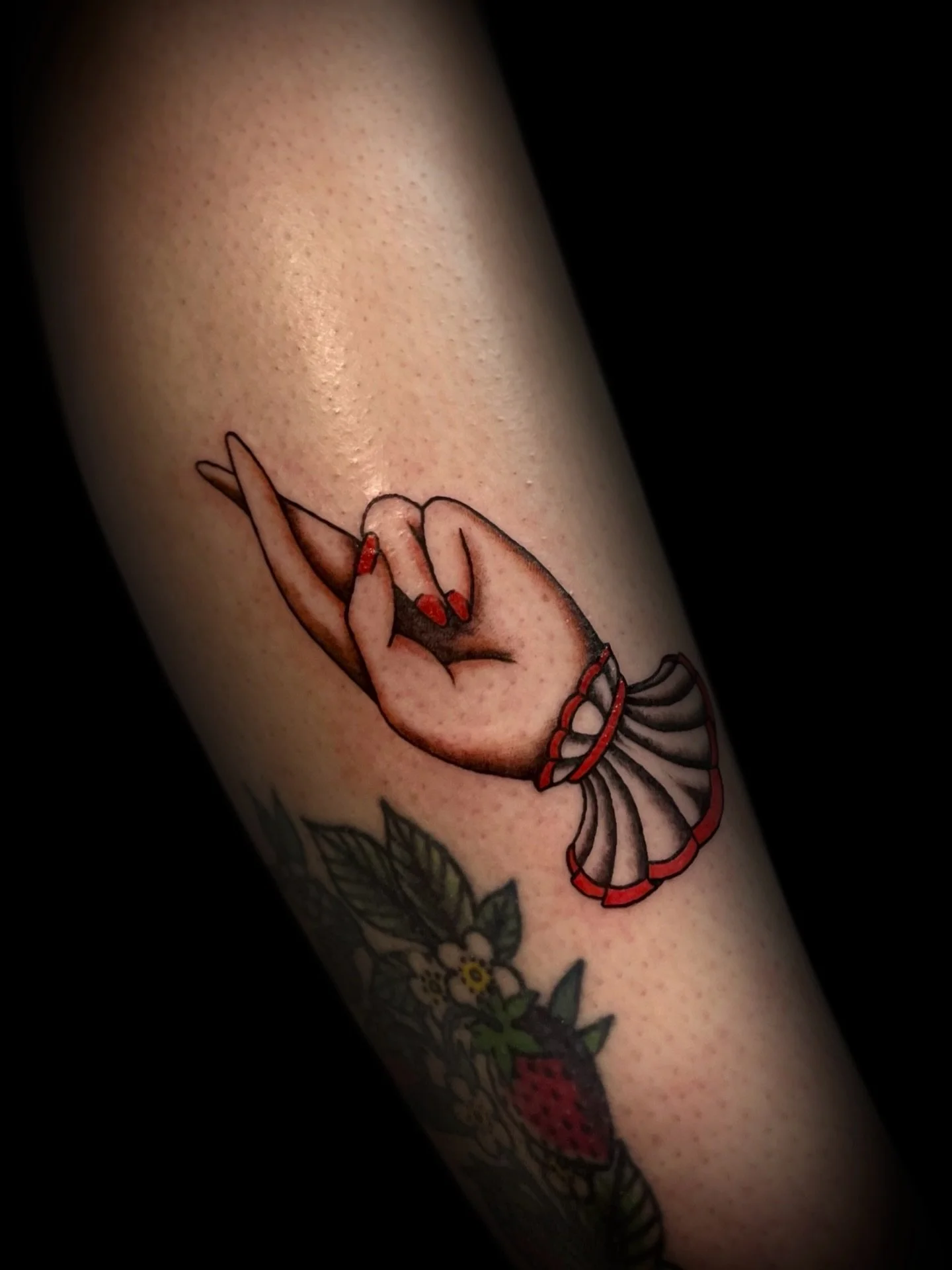 Fingers crossed 🤞
A lil&rsquo; piece of flash I never actually posted 🐸

Thanks as always 🖤

I&rsquo;d love to do more color traditional tattoos like this!
Currently booking for March + April. 

DM @linztattoos to book ❤️&zwj;🔥
Your idea or mine
