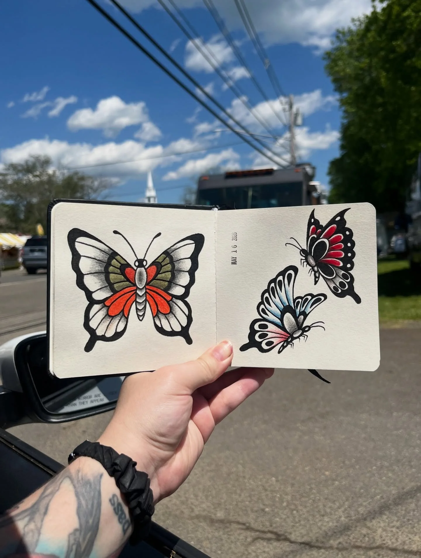 Really wanting to do some traditional butterflies right now 🧈🪰

Expect some trady butterfly flash real soon!!

But also very happy to customize!
Down for any shape, size, + color scheme 

Located in Cambridge, MA
at @hiddenvibes_tattoo 

Thanks for