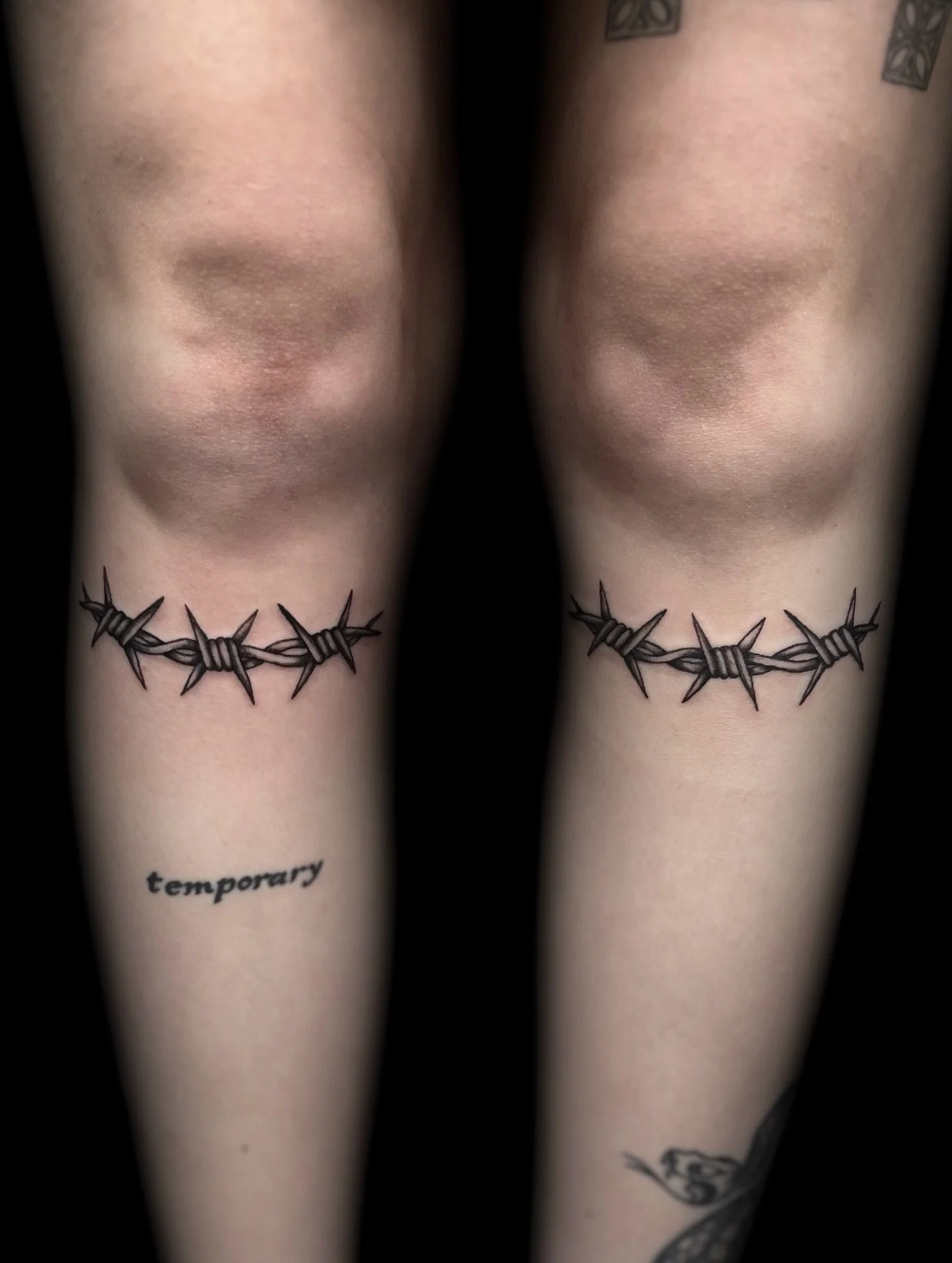 Barbed wire knees ❤️&zwj;🔥

Time in June for tattoos
Your idea or mine 🖤

Located @hiddenvibes_tattoo 
in Cambridge, MA

Thanks for lookin&rsquo;