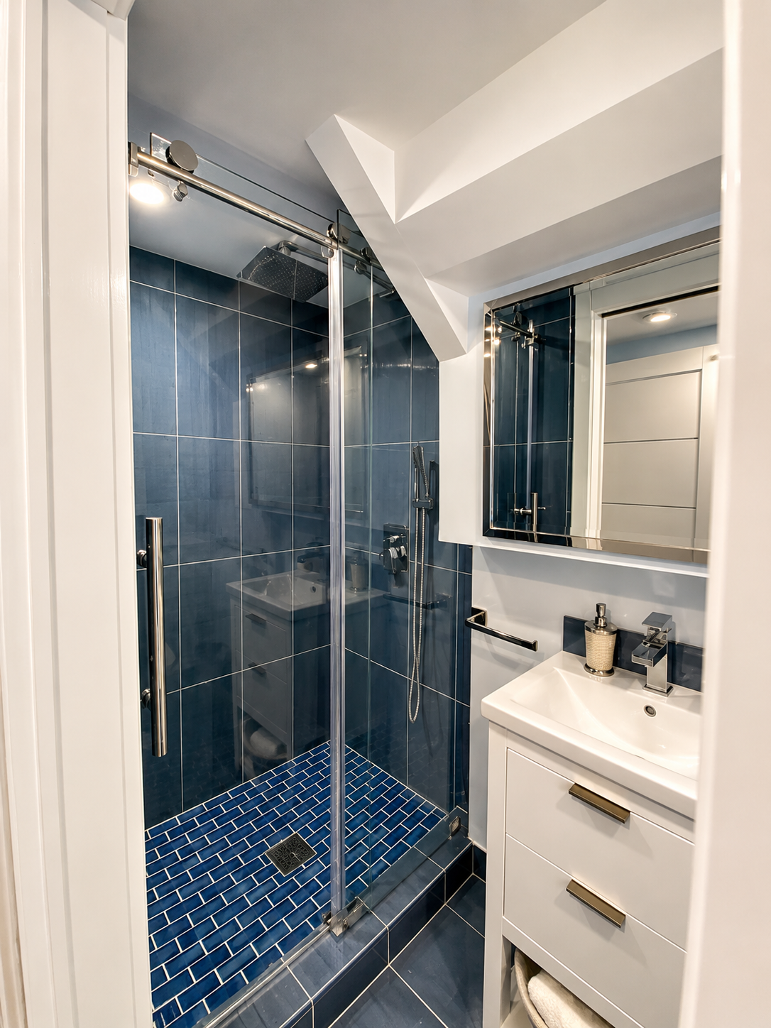 san-francisco-modern-guest-bathroom-oceanview.png