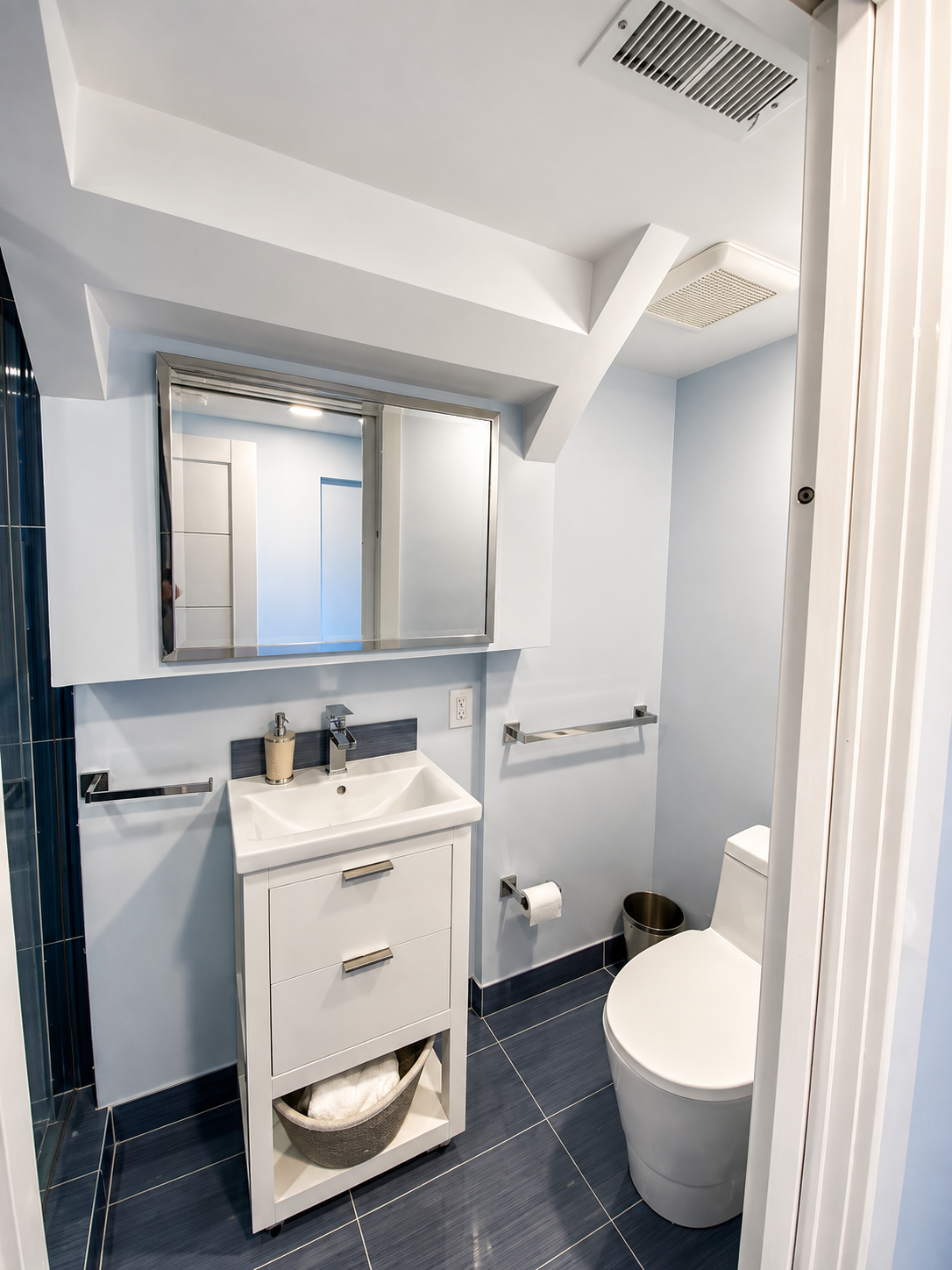 san-francisco-modern-vanity-guest-bathroom-oceanview.png