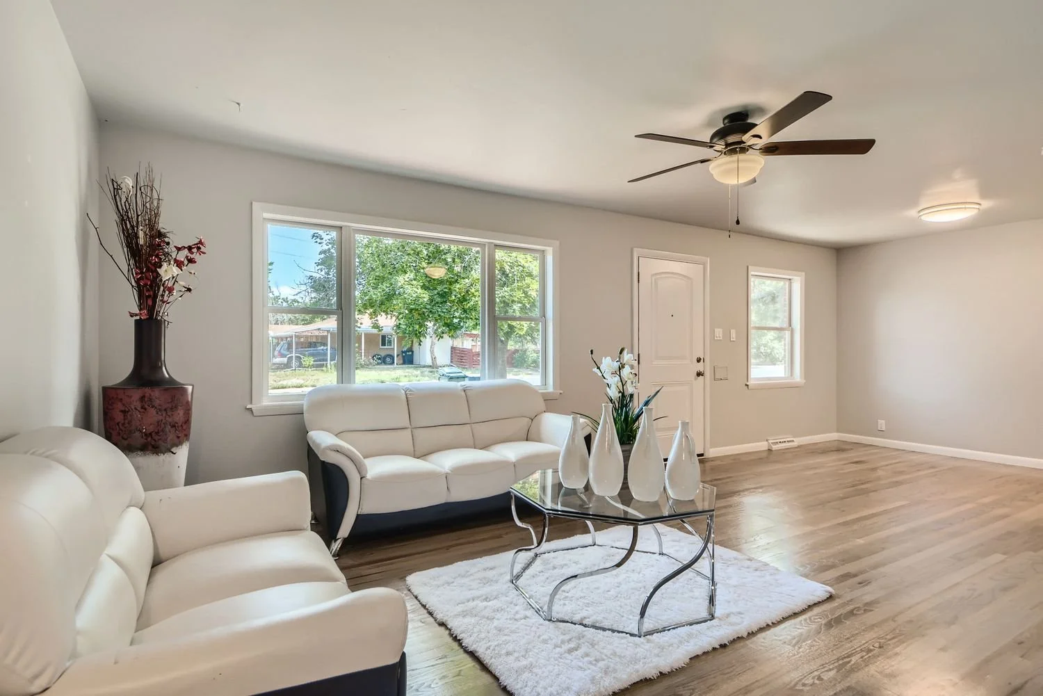 10600 E 8th Ave - Web Quality - 007 - 08 Living Room.jpg