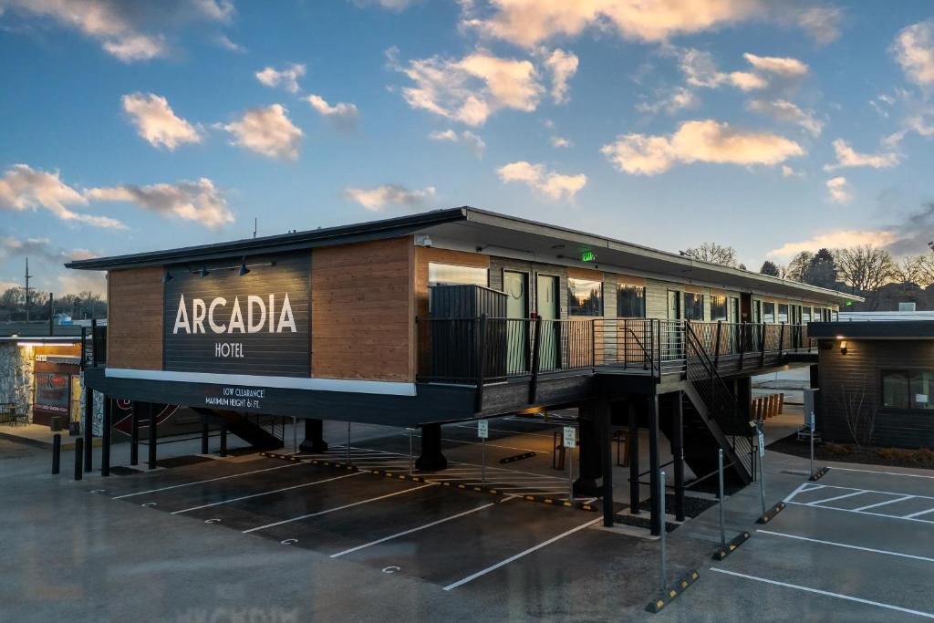 Arcadia Hotel—
Complimentary Two-Night Stay (est. $300 value).
Arcadia started as the mid-century Sunliner Motel before new owners gave it a second life, built around community and a little simplicity in the middle of the chaos. It sits in Garden Cit