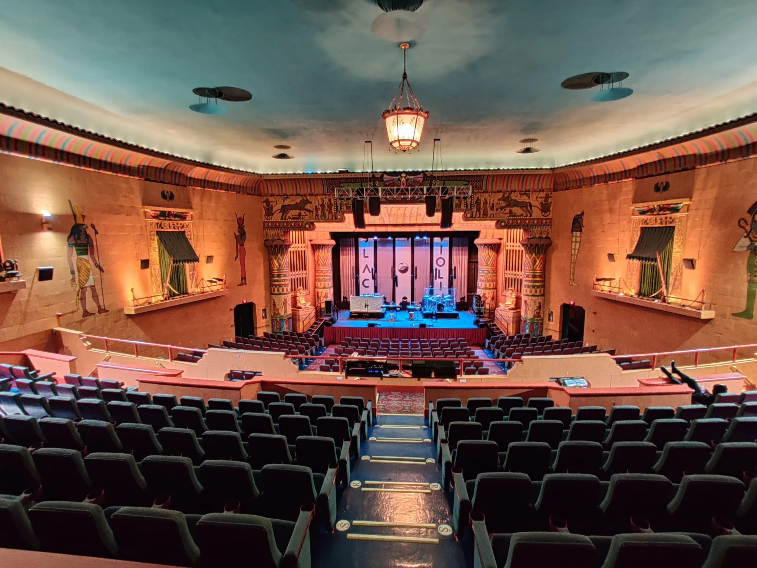 Egyptian Theatre—
Two hoodies and two tickets to any movie ($150 value).

Some nights start with a story and end up staying with you. Two Egyptian Theatre hoodies to keep you warm on the walk out, plus two tickets to any movie of your choosing — beca