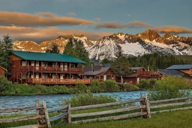 Stanley High Country Inn — Two Nights & Dinner at Limbert's ($750 Value—one-year redemption)
Stanley sits at the foot of the Sawtooths, and the High Country Inn has been the town's living room for fishermen and wanderers for years. Two nights, plus d