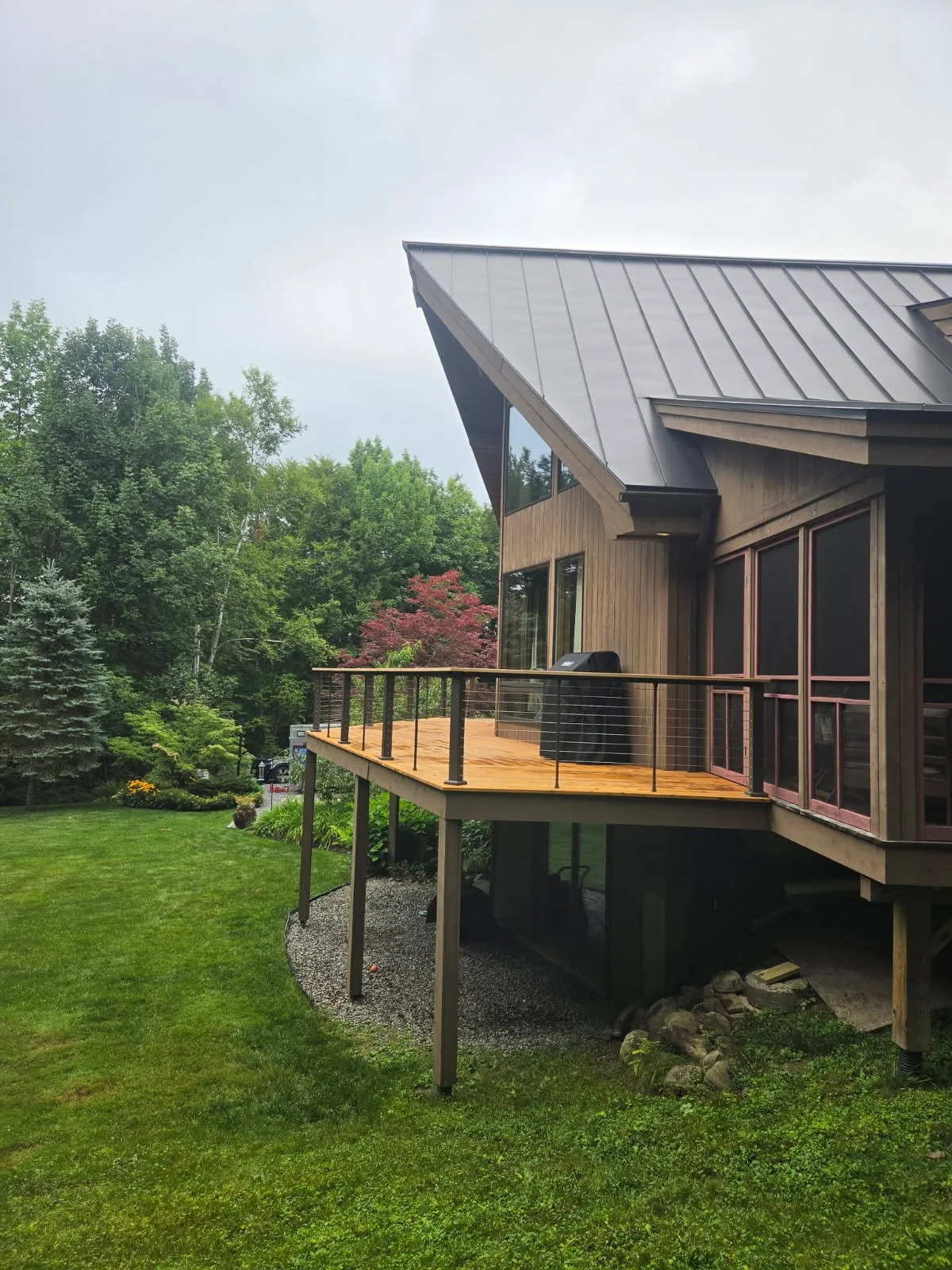 Outside deck with horizontal cable railing