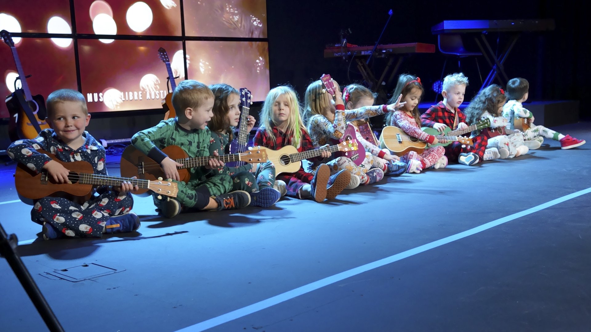 UKULELE   / SPANIHS + MUSIC DEMO CLASS MONDAY 4:30 AGES 5+