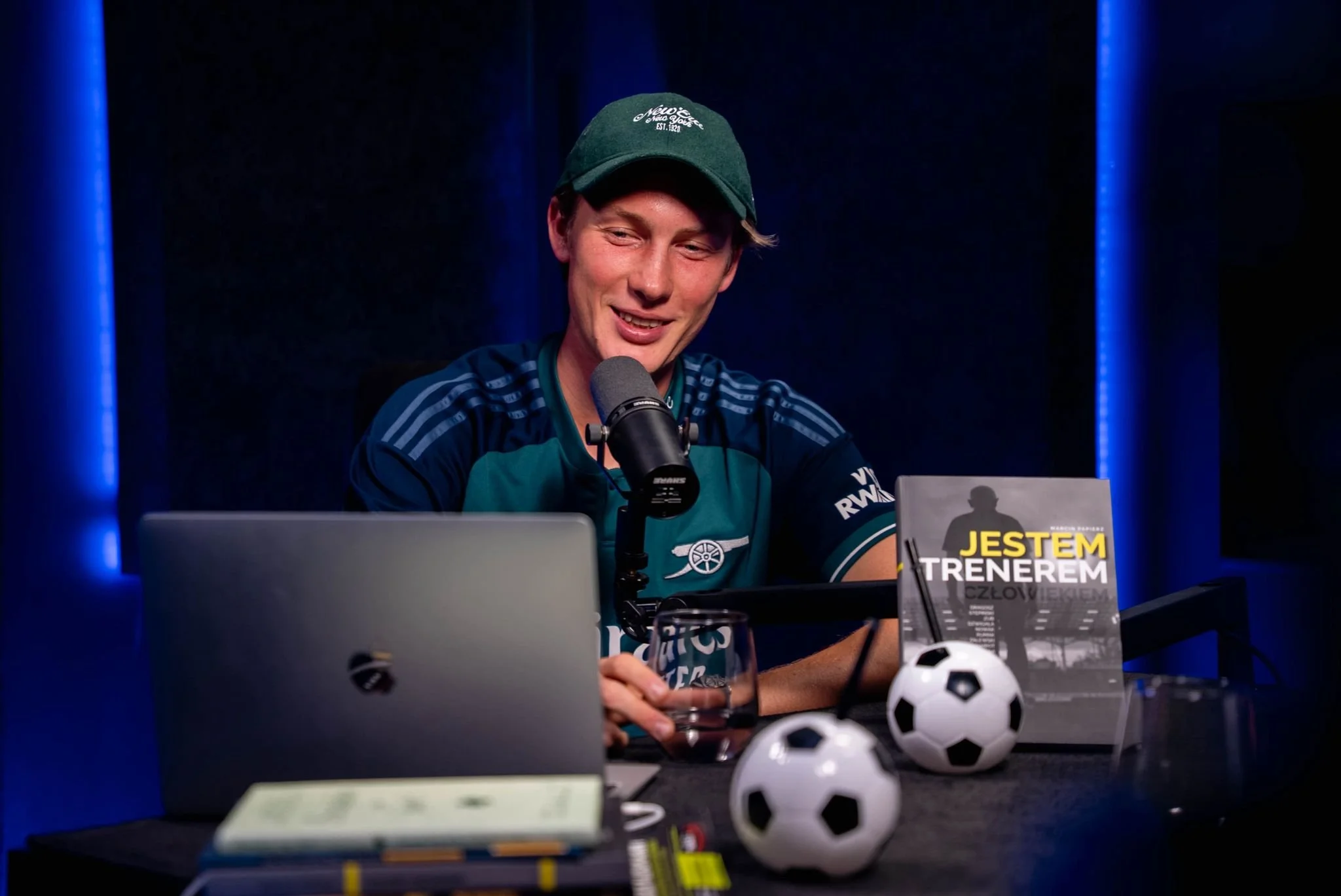 W FTE wierzymy w wychowanie przez sport. Nasza praca z dziećmi to nie tylko ćwiczenia fizyczne, ale budowanie charakteru, odporności psychicznej i wartości Fair Play. Stawiamy na holistyczny rozwój młodego człowieka.