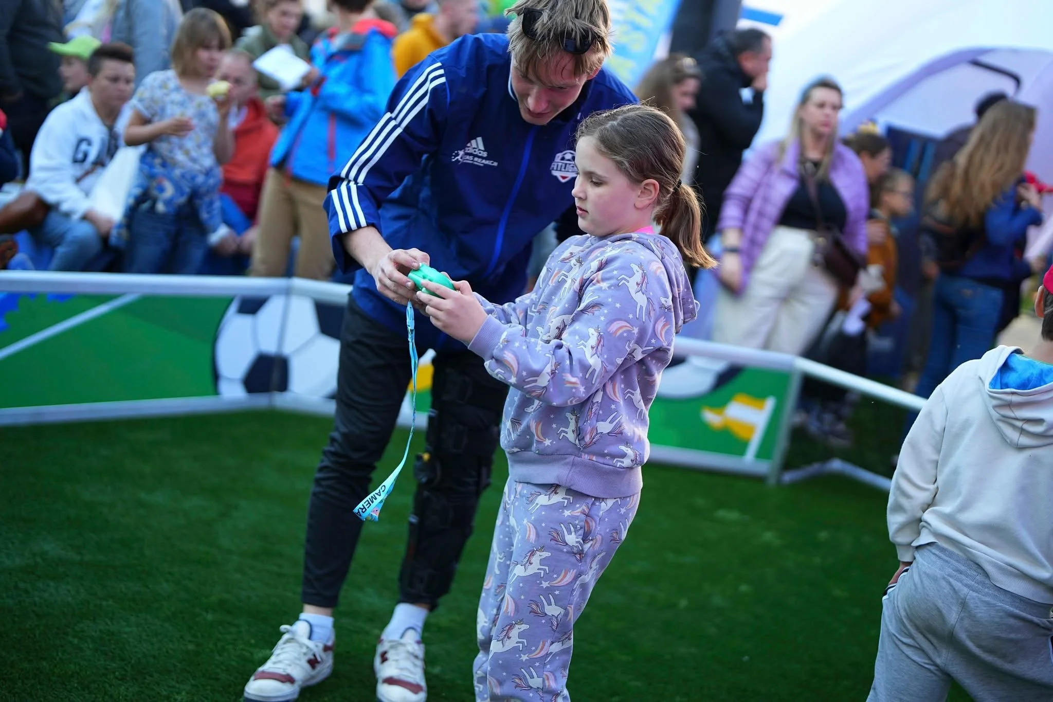 FTE KIDS to innowacyjne zajęcia sportowe dla przedszkoli w Warszawie, Halinowie i okolicach. Wykorzystujemy system świateł Fitlight i sensomotorykę, aby poprzez zabawę rozwijać koncentrację, koordynację i pewność siebie u dzieci w wieku 3-7 lat."