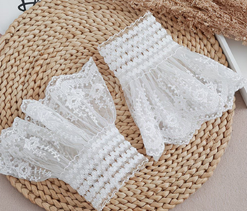sleeve extender whie lace.png