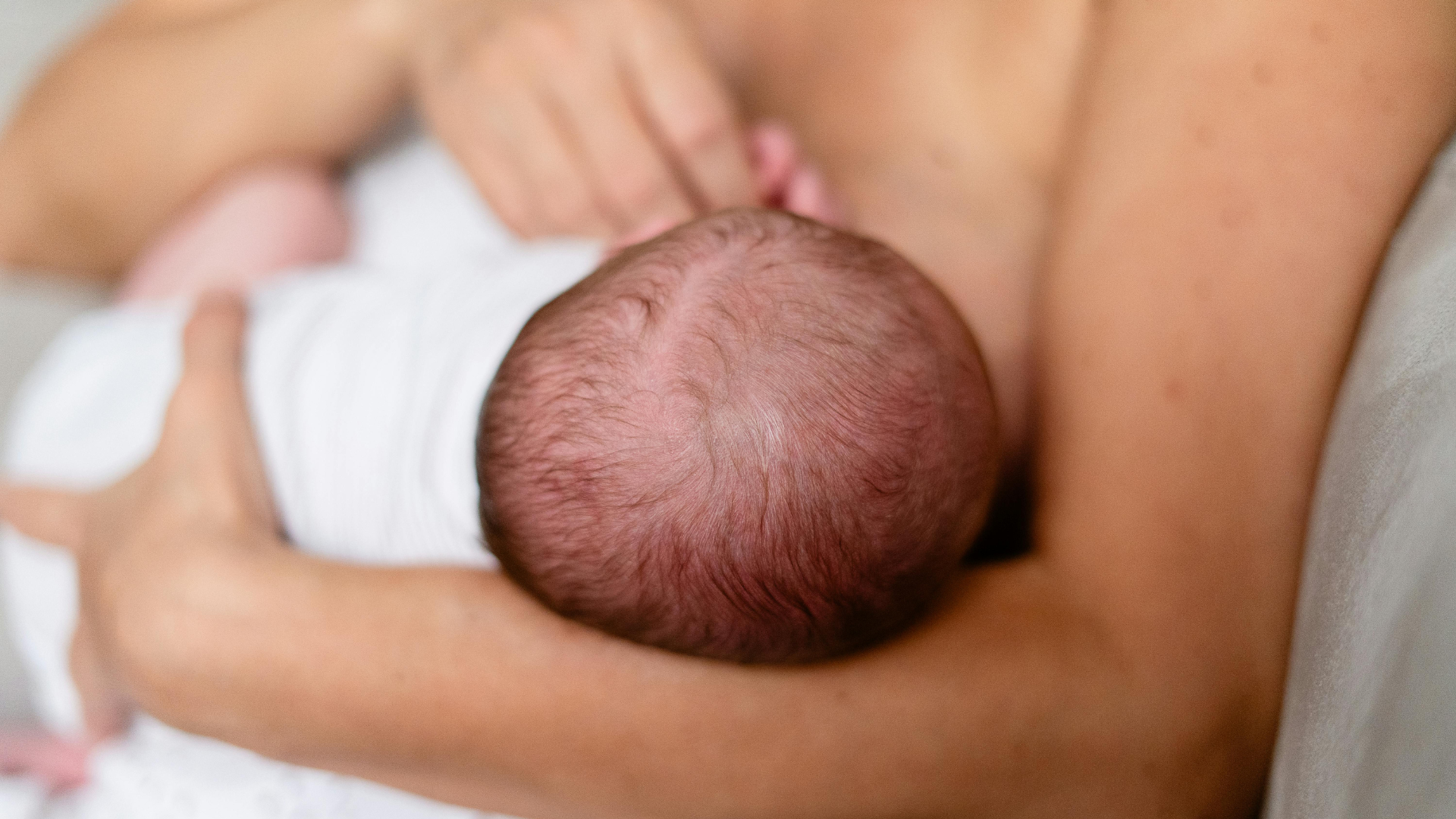 newborn baby first latch