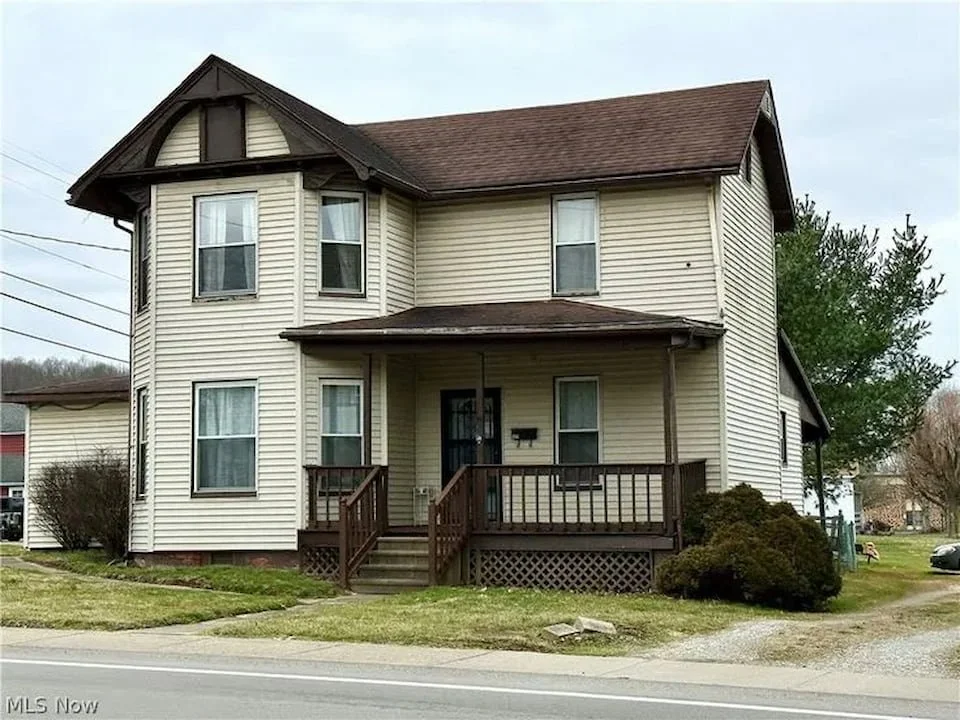 Company buying houses for cash in Williamstown WV in any condition.