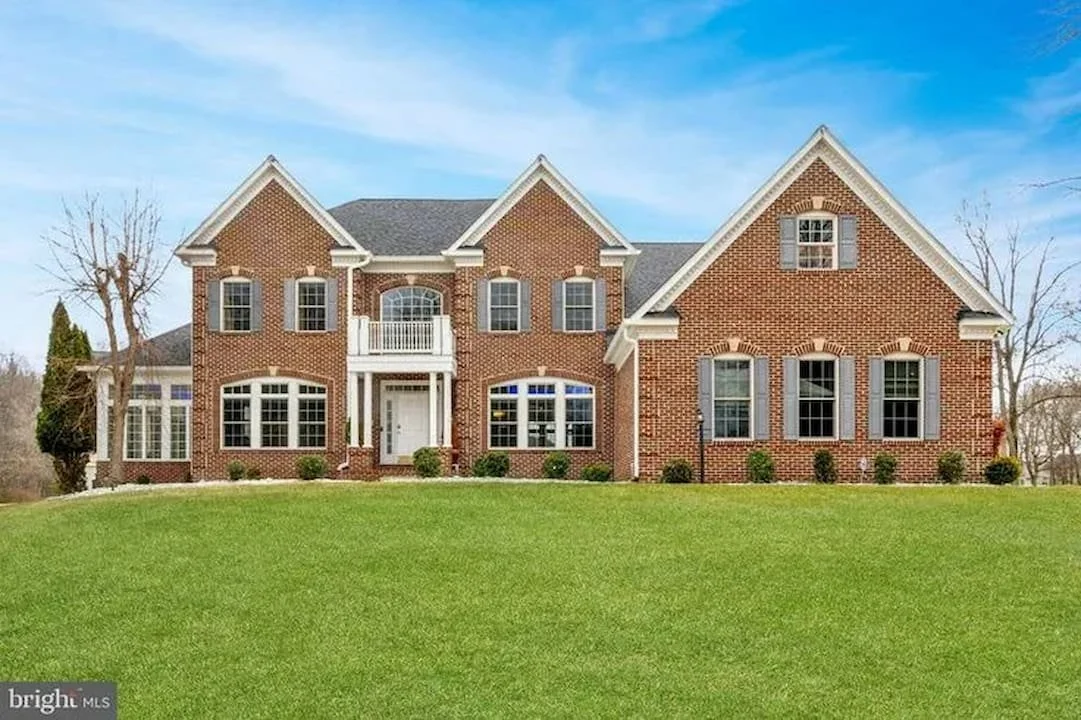 Cash home buyers helping homeowners sell houses fast in Parkersburg WV without repairs or realtor commissions.