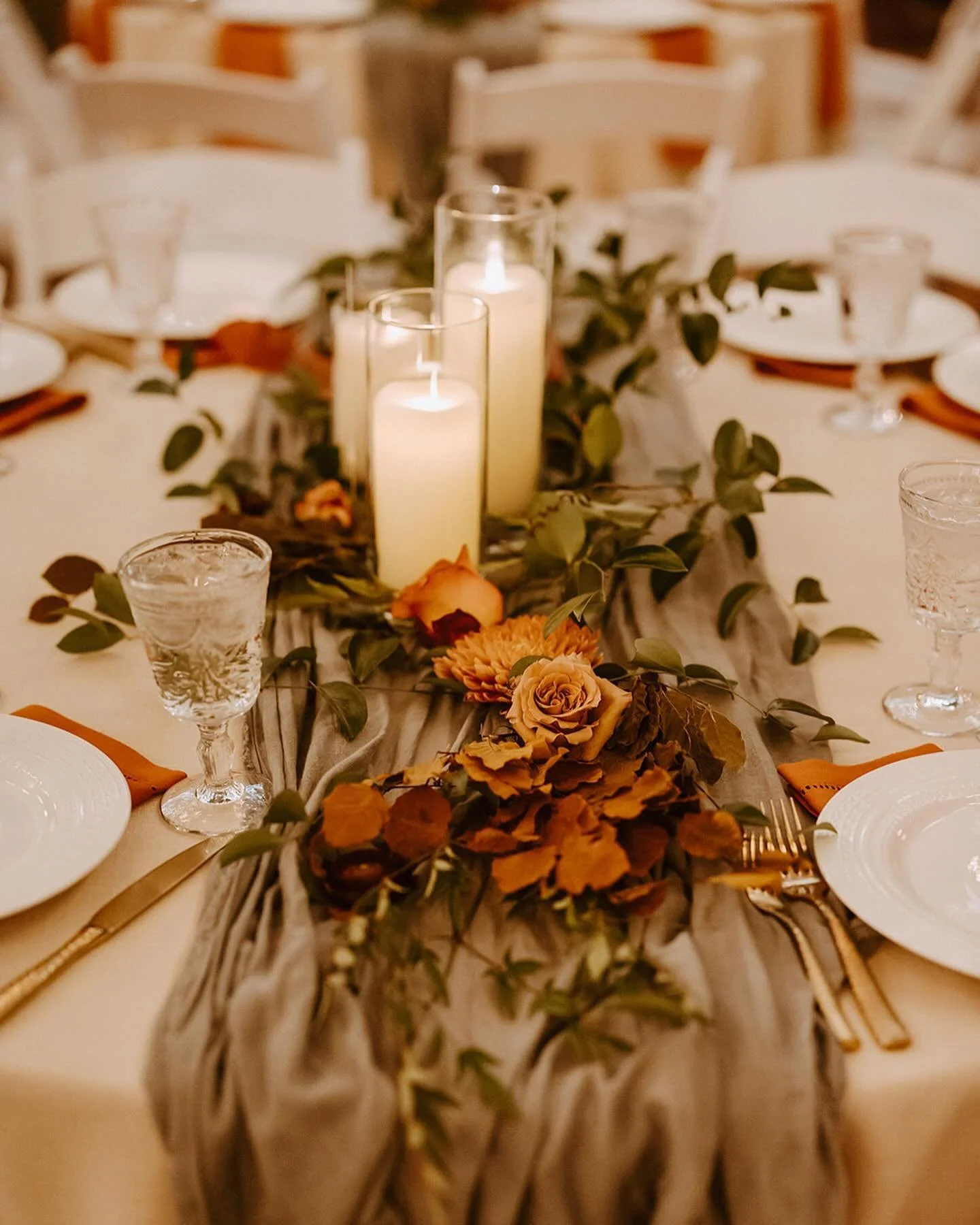 Never getting over these mountain wedding details 😍

Planning &amp; Coordinating @ivoryoaksevents
Photography @roaming.photo
Venue @boettchermansion
Florist @parsleyandvalentine
Catering &amp; Bartending @rootscocatering
Cake @oliviarosecakeart 
DJ 