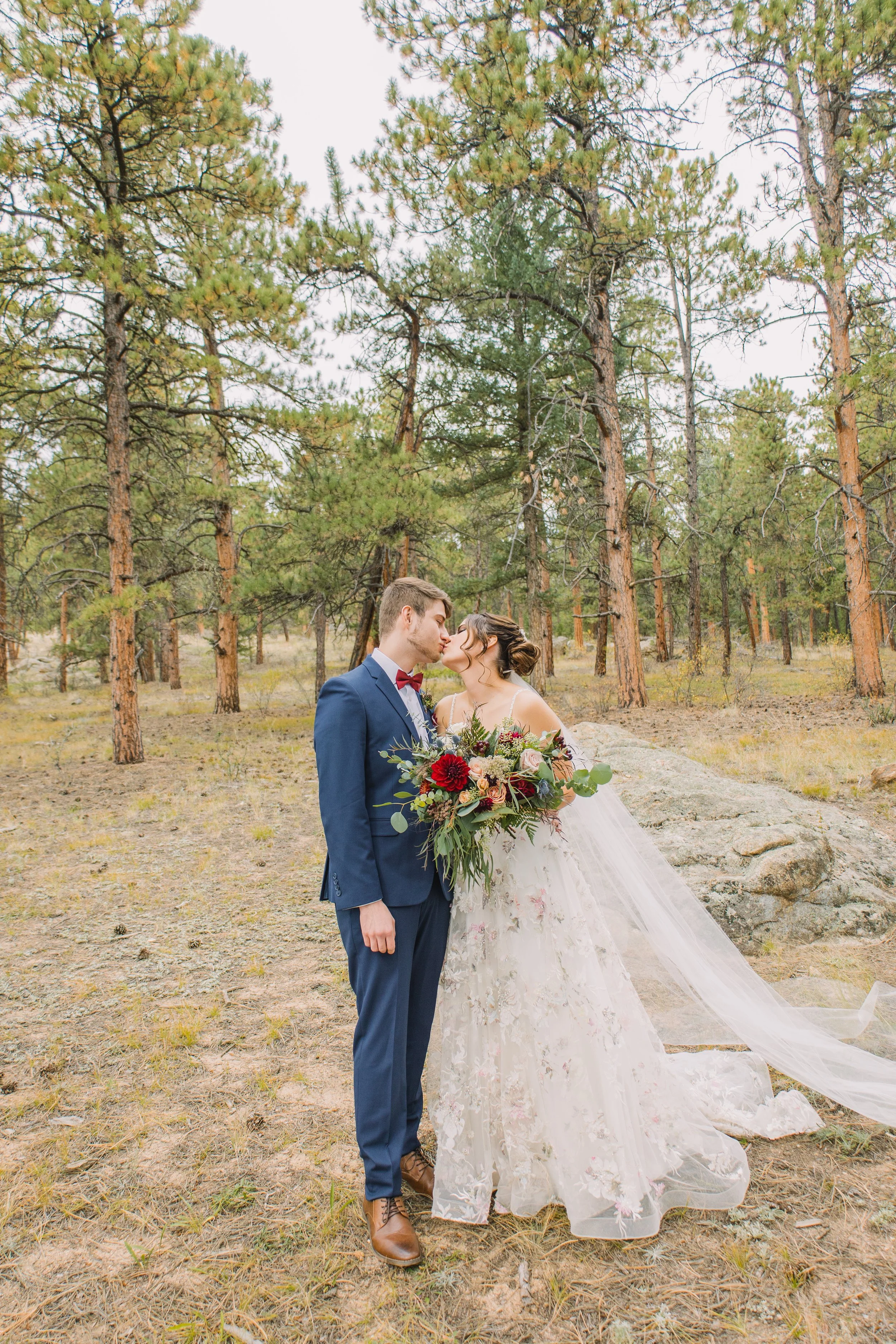 Colorado Springs wedding venue with mountain views graden of the gods wedding Cheyenne Mountain resort