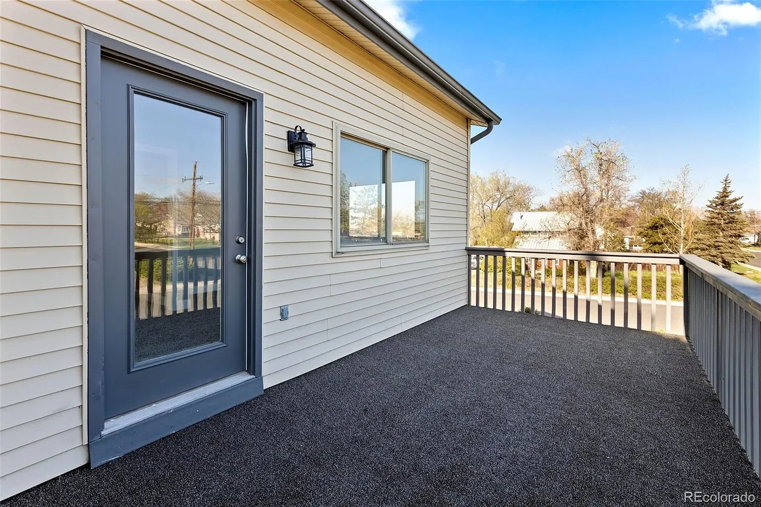 Large balcony pro.webp