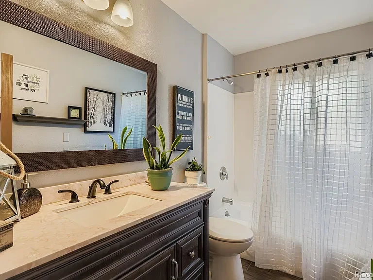 Gray St- Upstairs Bath.webp