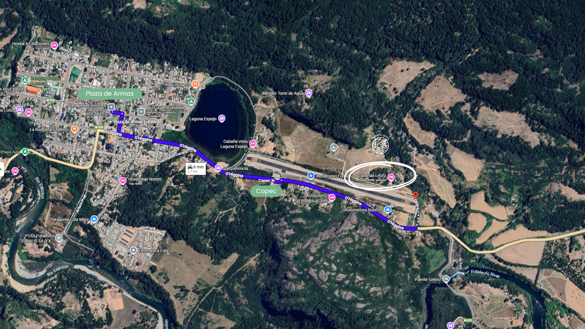 Mapa satelital de Futaleufú, Chile, mostrando rutas y puntos de interés como la plaza de armas, laguna espejo, aeropuerto y puentes.