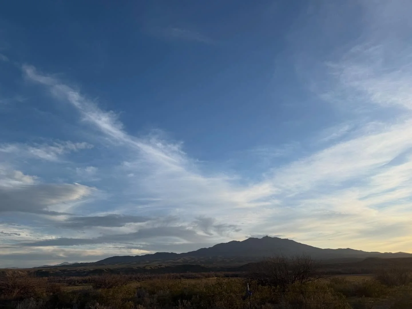 Road trip vibes are the best! Took this awesome pic on my #iphone17. Can't wait for the next shoot! #landscape_captures #landscape #landscapephotography #mountain