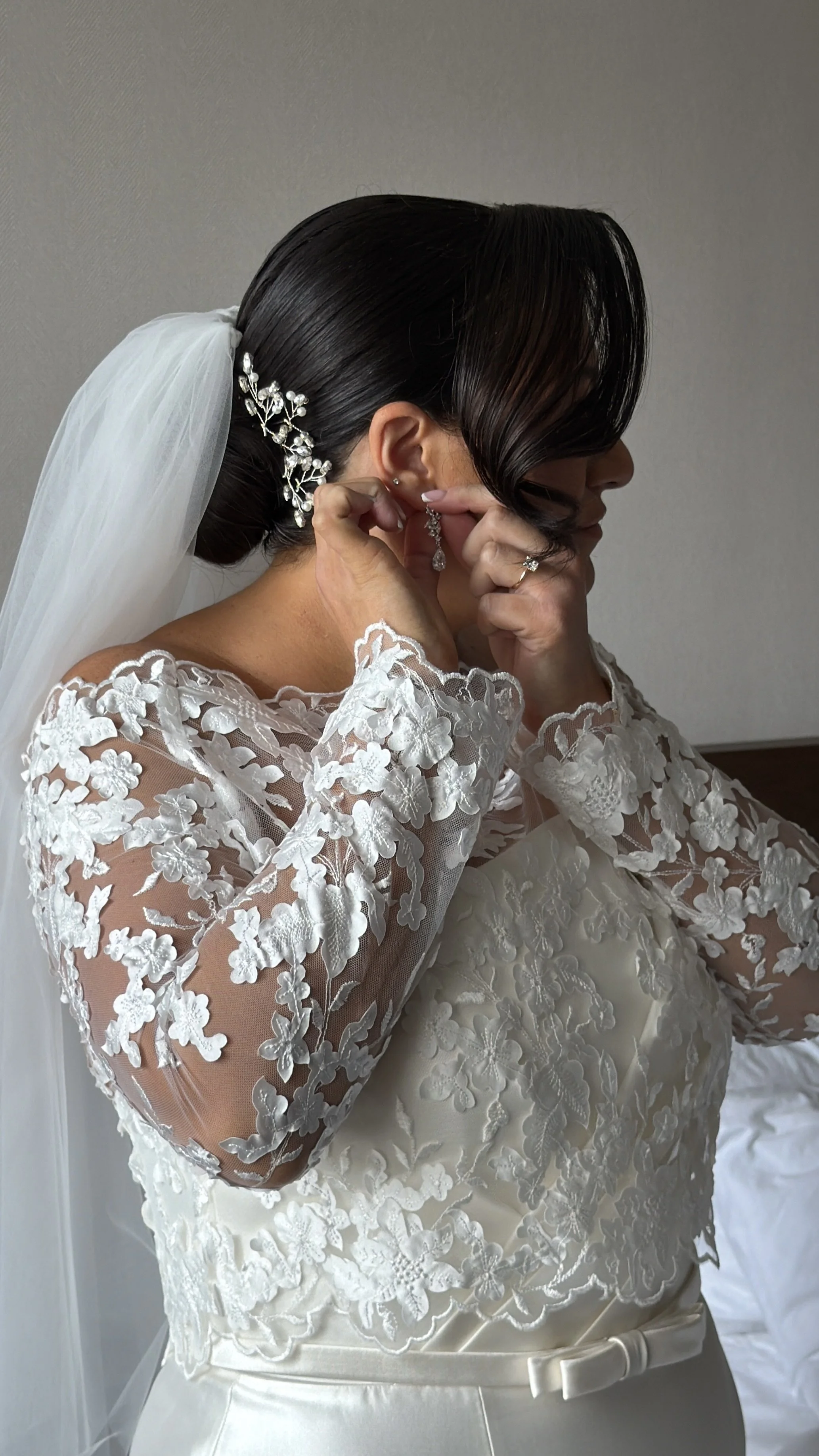 philly wedding content creator iphone authentic moments of bride and groom