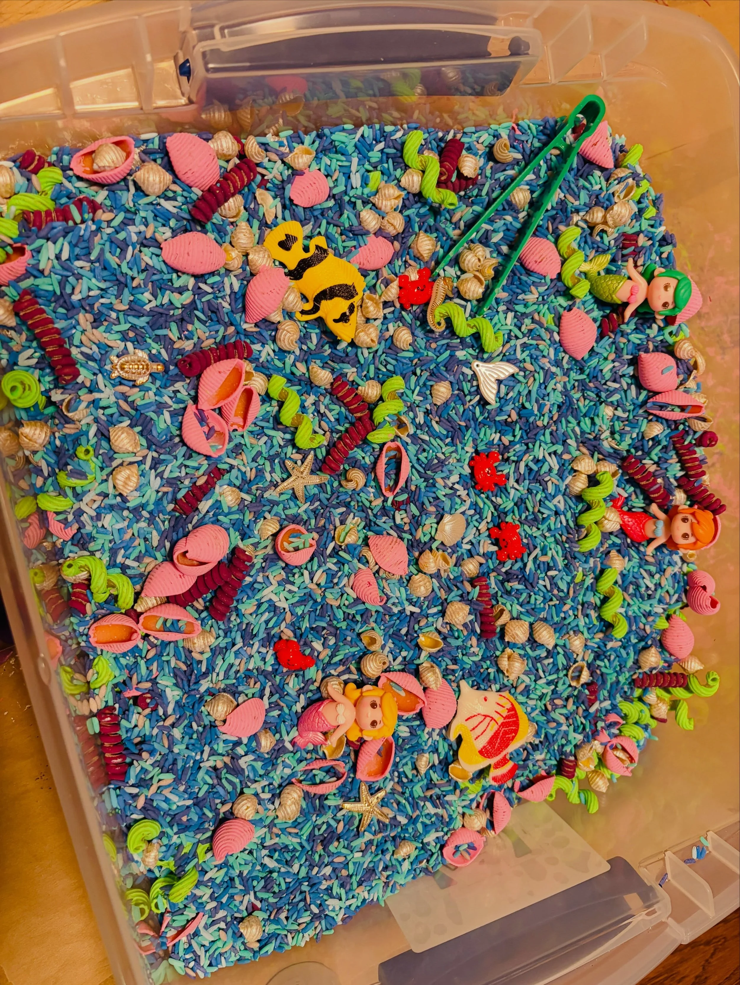 🌊 NEW! Under the Sea Sensory Mix 🧜&zwj;♀️🐚

Dive into a little underwater adventure! 💙

Our newest Under the Sea Sensory Mix is finished and ready for play! Filled with ocean-inspired colors, seashells, mermaids, sea creatures, hidden treasures, 