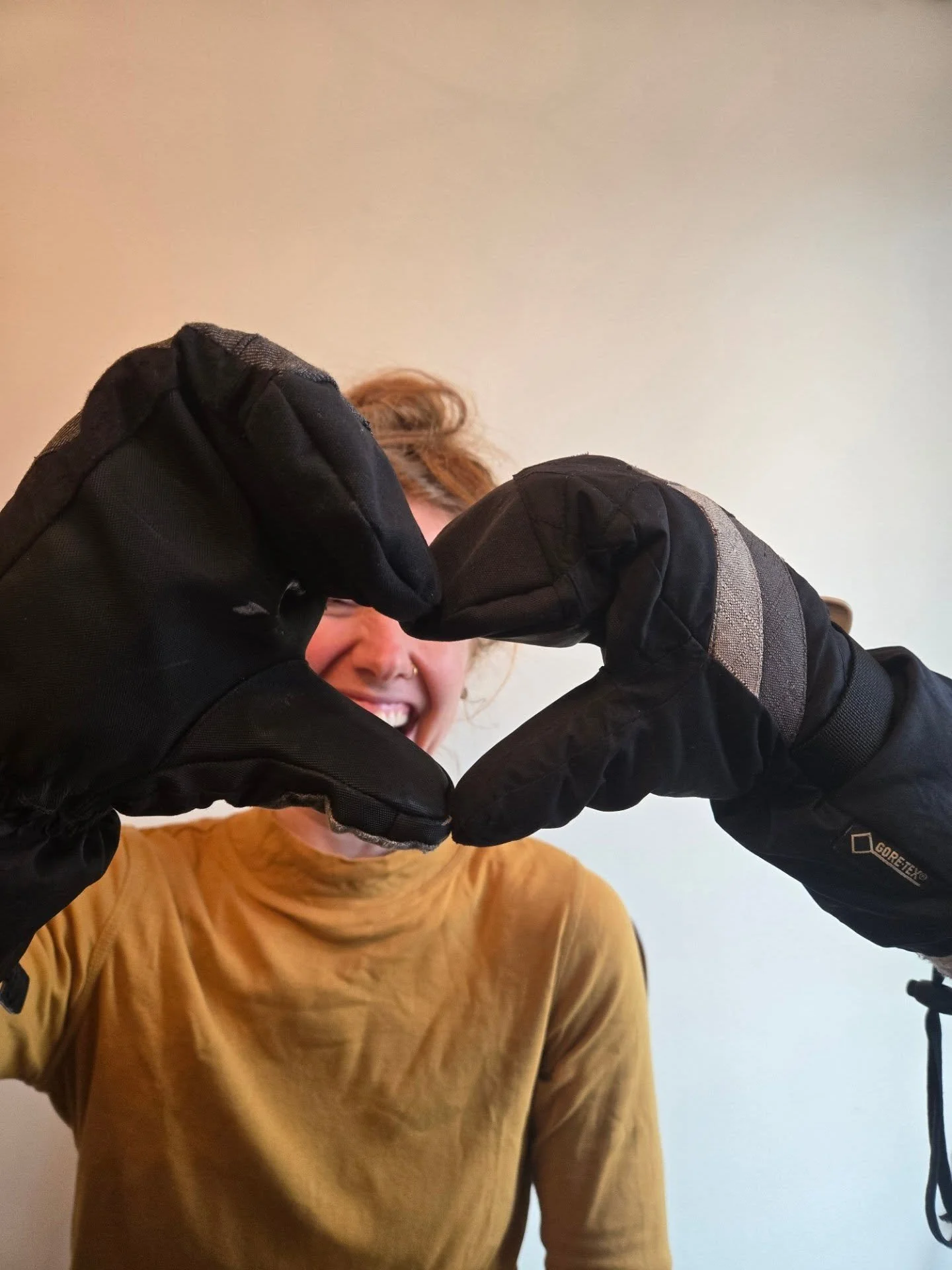 Rebuilt the top of these 2 pairs of gloves, just right hand of each as this hand is used more to unclip the bindings, the seams had given out - Stoked to give them some fresh life to see more powder days!