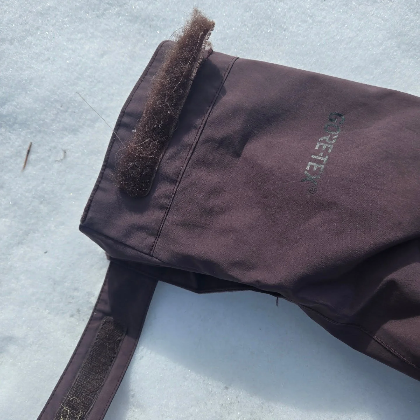 Fresh velcro onto this @dakine_ski jacket