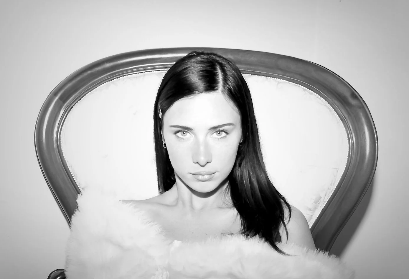 photo of Margot petrie - live music singer alternative pop moody - triple j - luxurious - cinematic - lana del rey