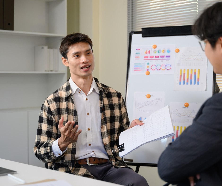 The Three-Minute Pitch: How to Win the Room before the Coffee gets Cold