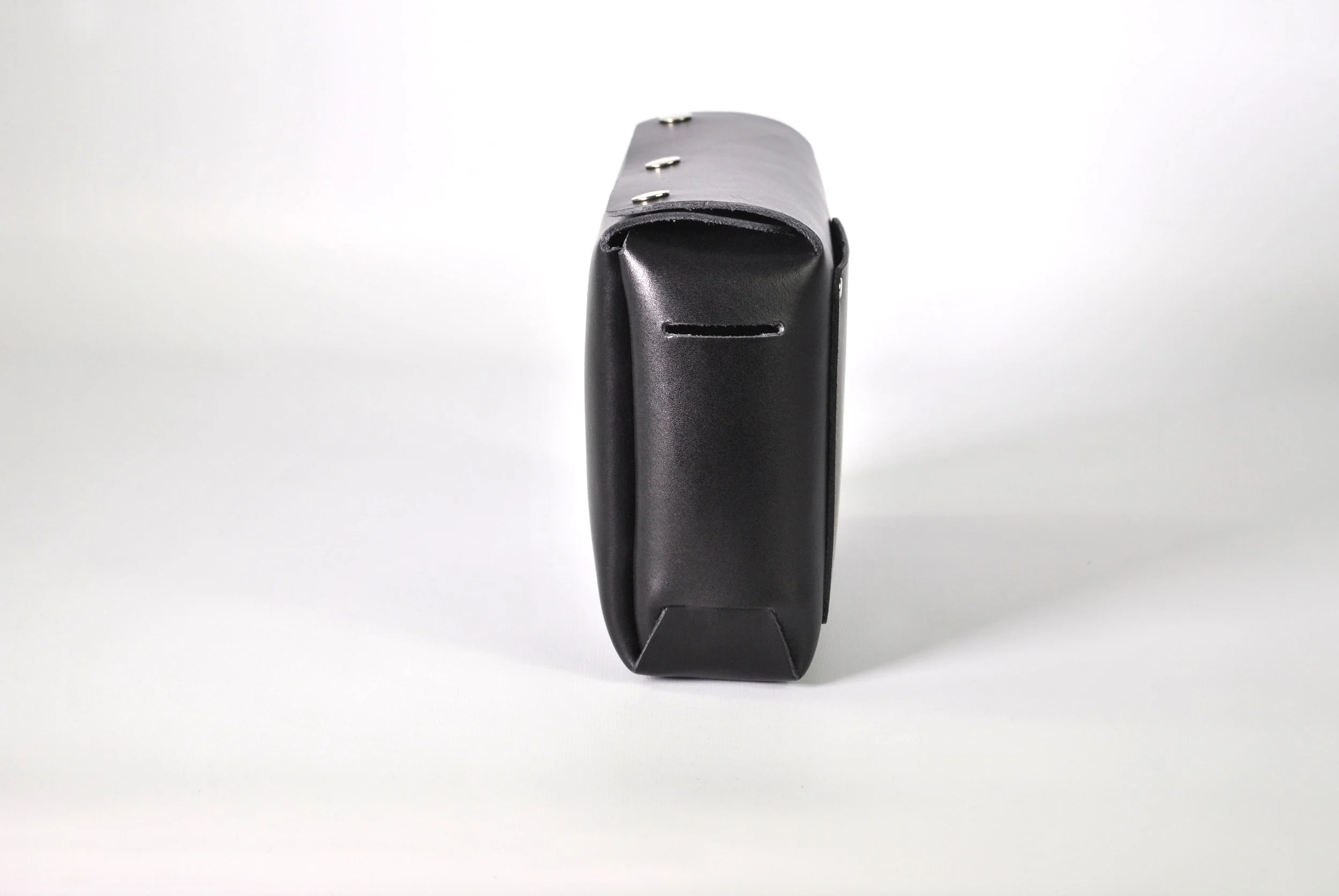 Fox cabin, side view. Colour black