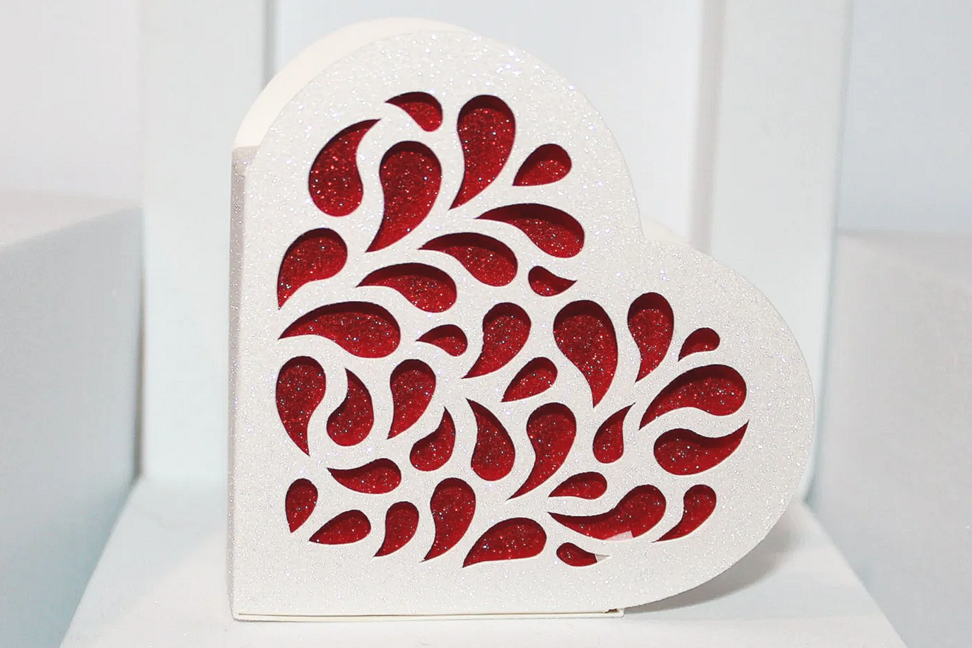 Heart Shaped Favour Box!
This favour box features a intricate heart cut on to the box making these a truly unique piece. #0063

