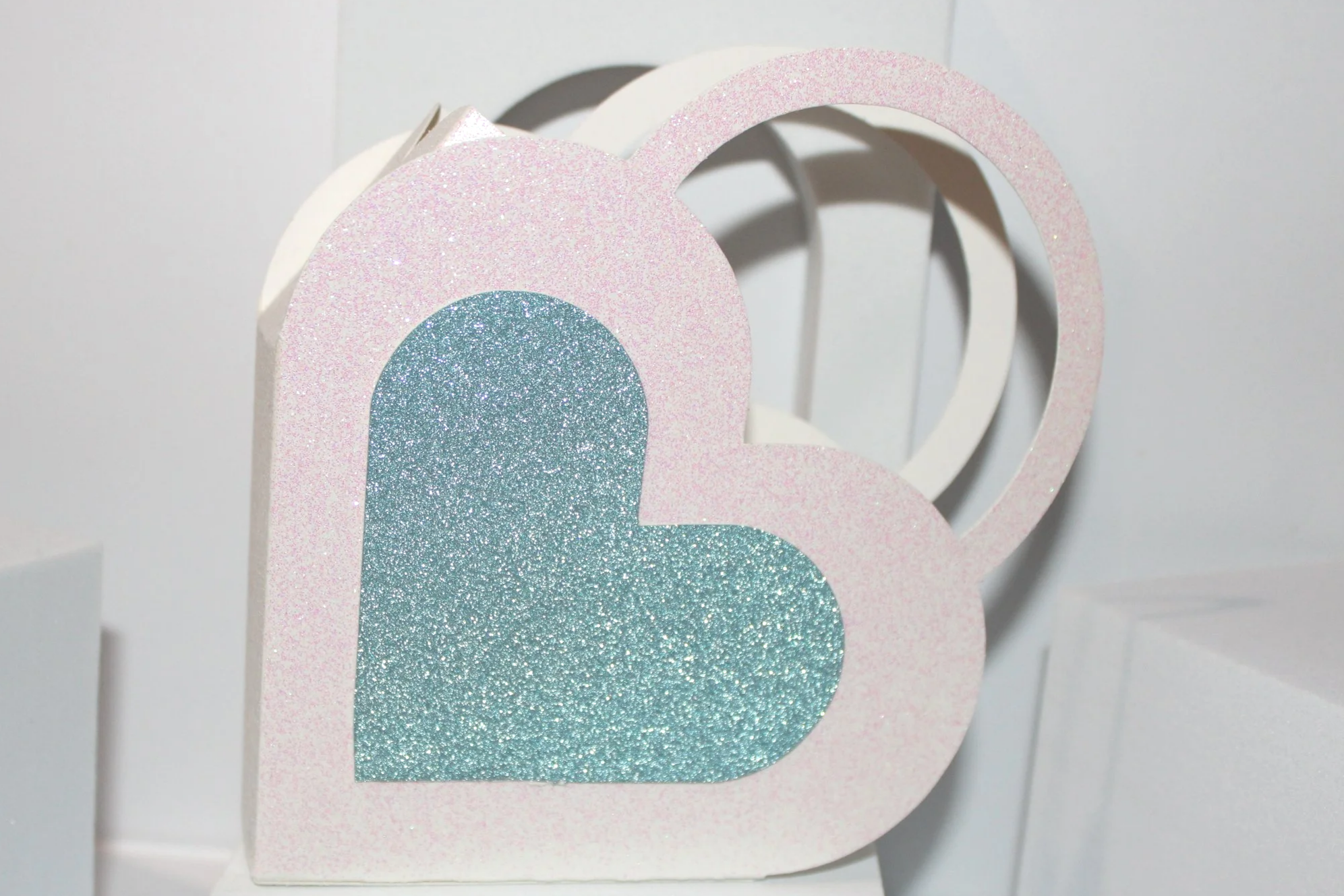 
A stunning little box with ample room for those sweet treats.
