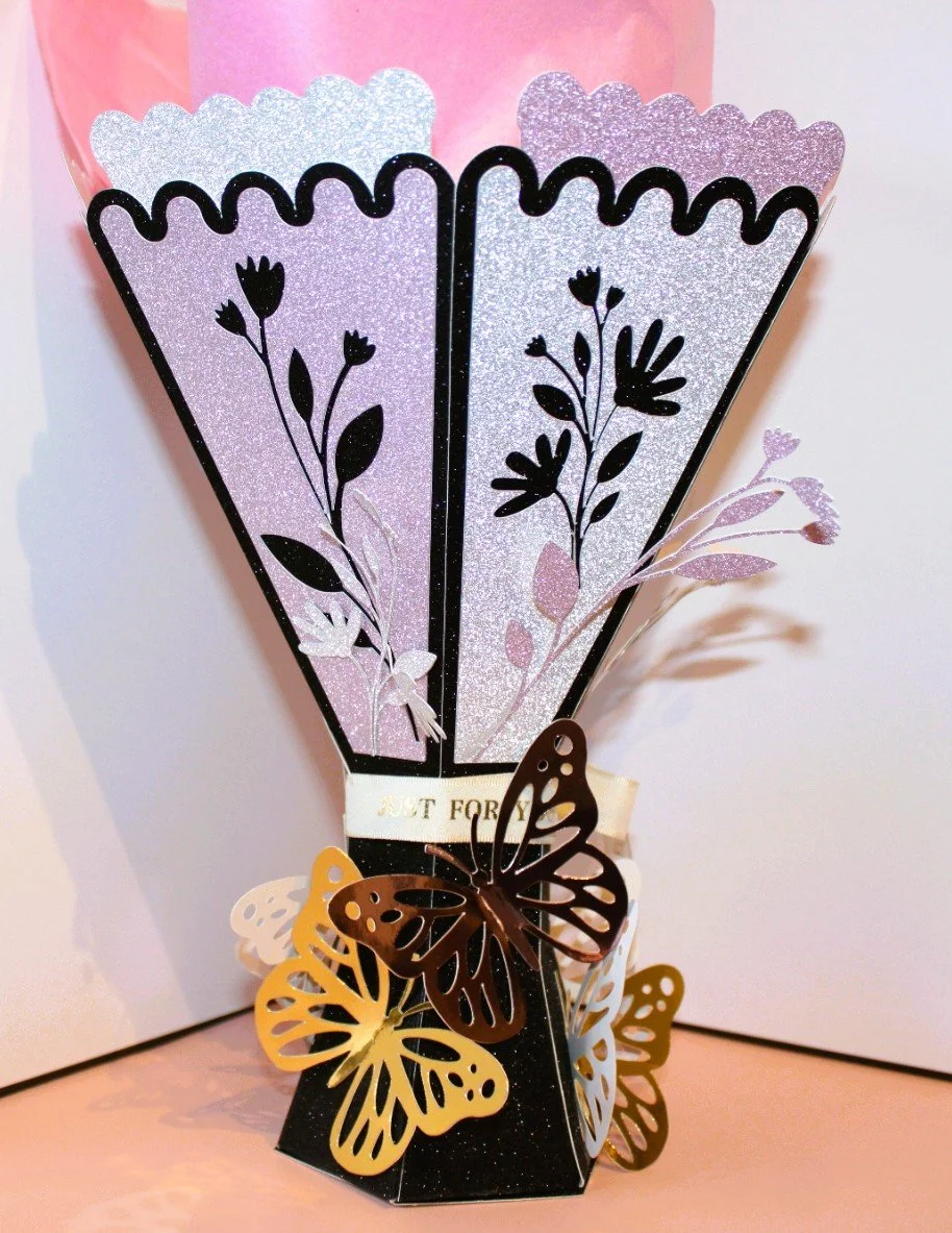 These bouquet boxes deliver real wow factor — perfect for weddings, table centres, gifting or keepsakes. Durable yet lightweight, they protect and present your chosen blooms beautifully (flowers not included). 