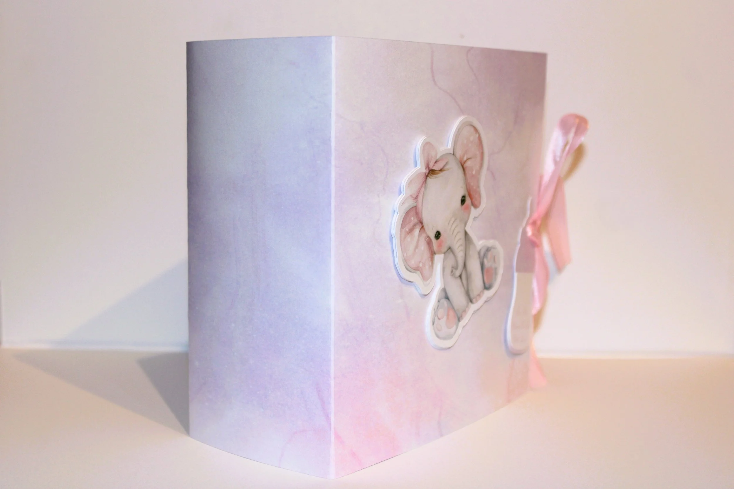 Perfect for small outfits, bibs, baby socks, gift cards or a little pampering set.
Personalisation option: add the baby’s name or arrival date on the spine. Colour options: Lemon (gentle pastel yellow), Blue (soft baby blue), Pink (delicate blush pin