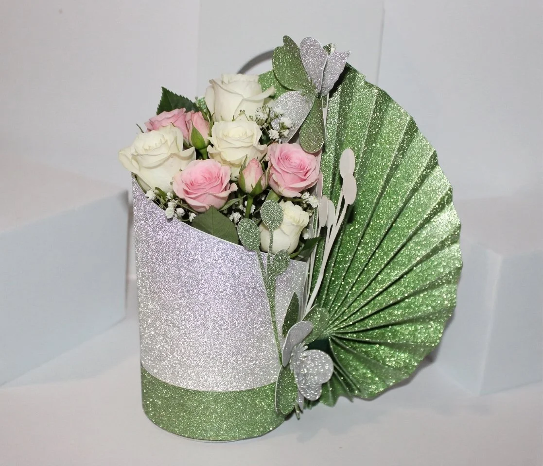Or flowers for decoration. The boxes include a stunning fan on the side & is adorned with floral pieces. these add a dynamic element to the design & make them visually appealing. (Flowers Not Included)