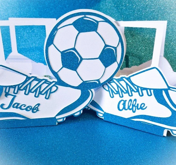 The child's name can be fixed to the side for a personalised touch. 