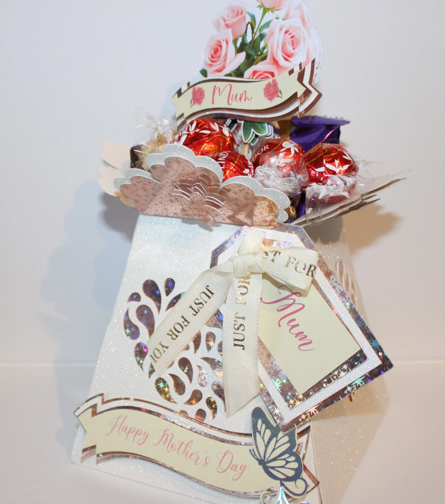 Mother’s Day vase filled with your favourite sweet treats — a delicate, handcrafted keepsake designed to delight and be treasured. #0050