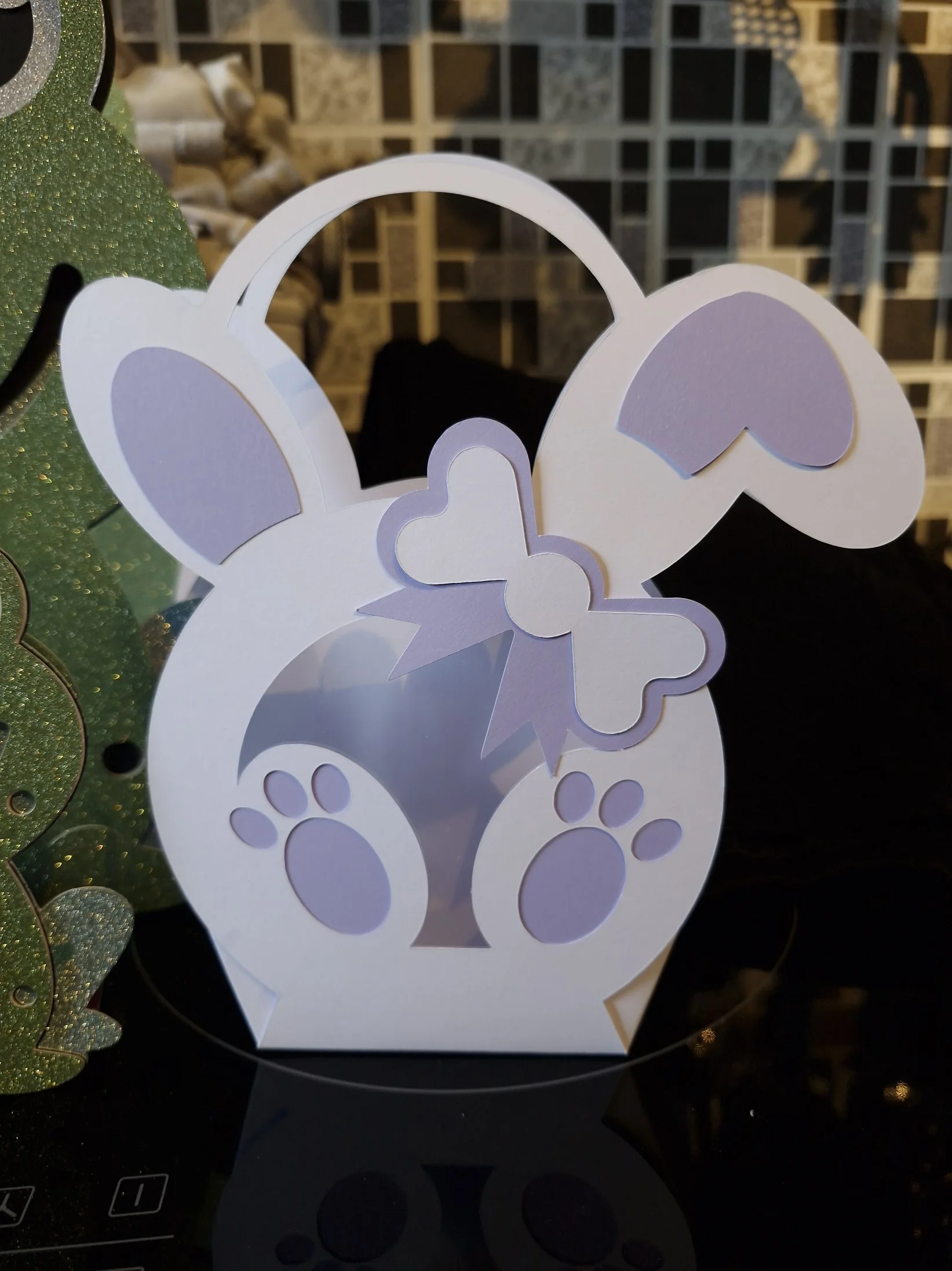 A neat bow and ribbon complete the look, making it a charming favour for Easter tables, spring parties or a sweet gift for loved ones. 