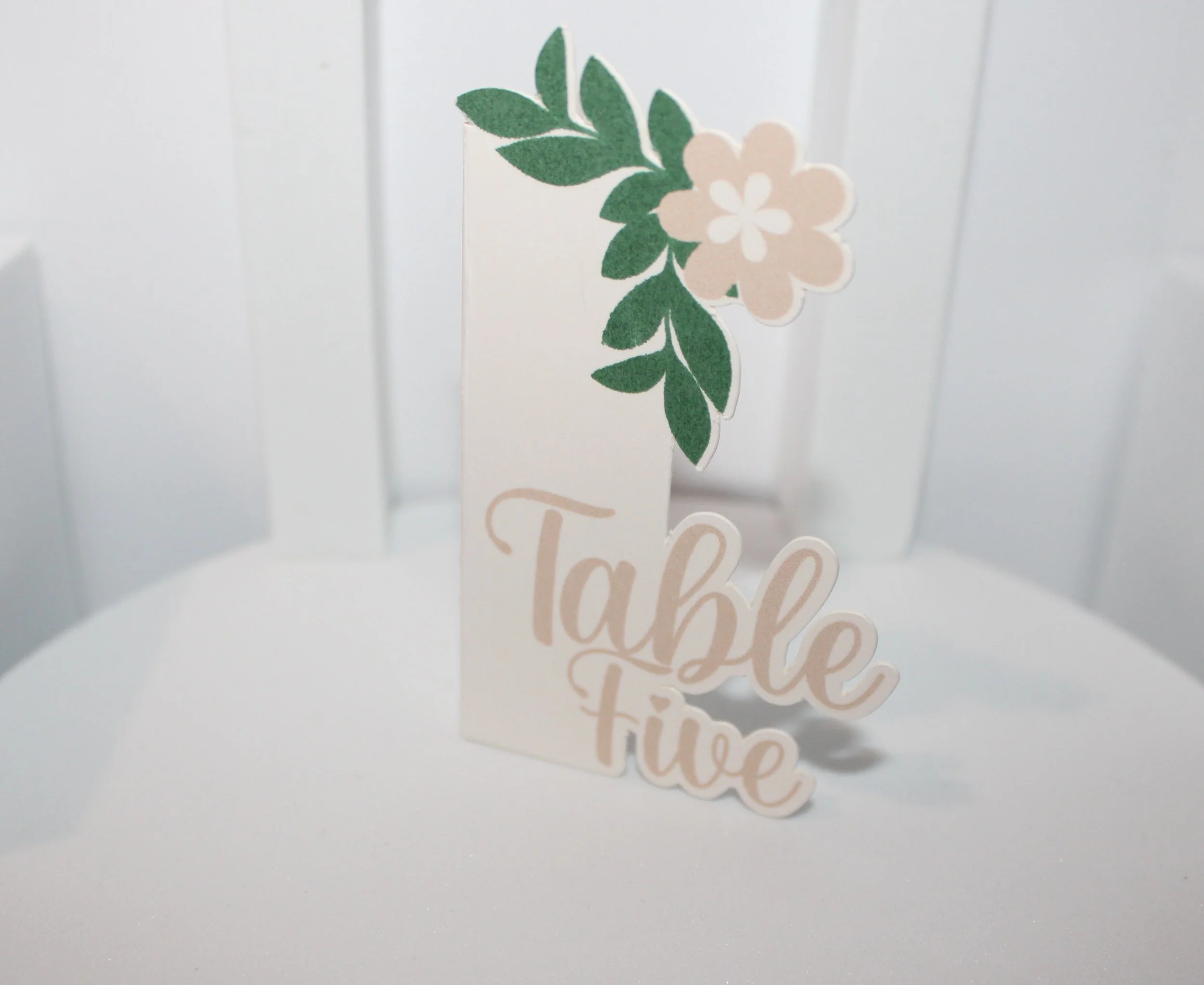 Floral Edge cards table number!

With their precise cut these cards seamlessly integrate the table number & floral details. #0053