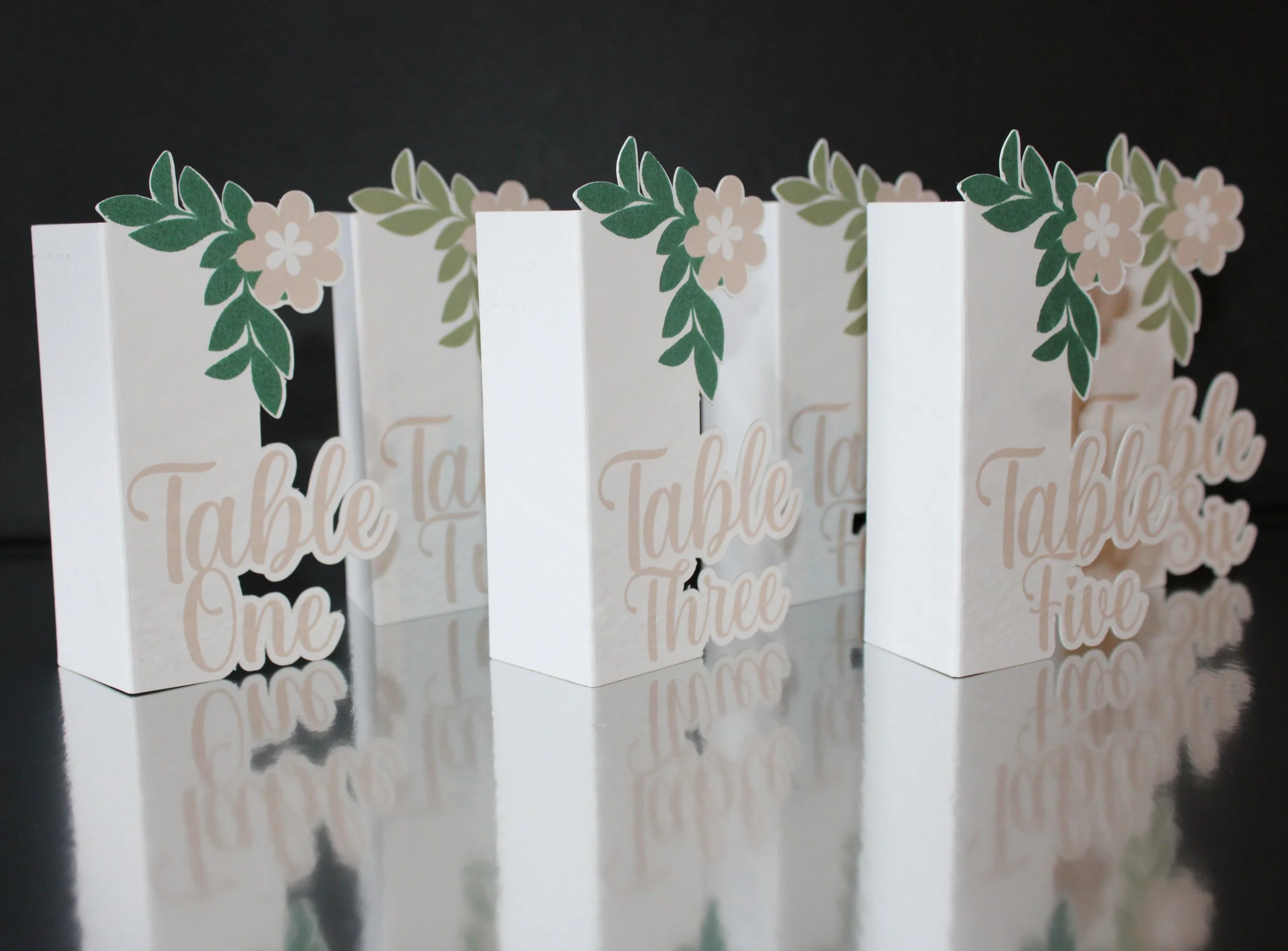 They feature a sleek design perfect for your special day. Ideal for those who appreciate simplicity. They offer a clean look that compliments any wedding theme. 