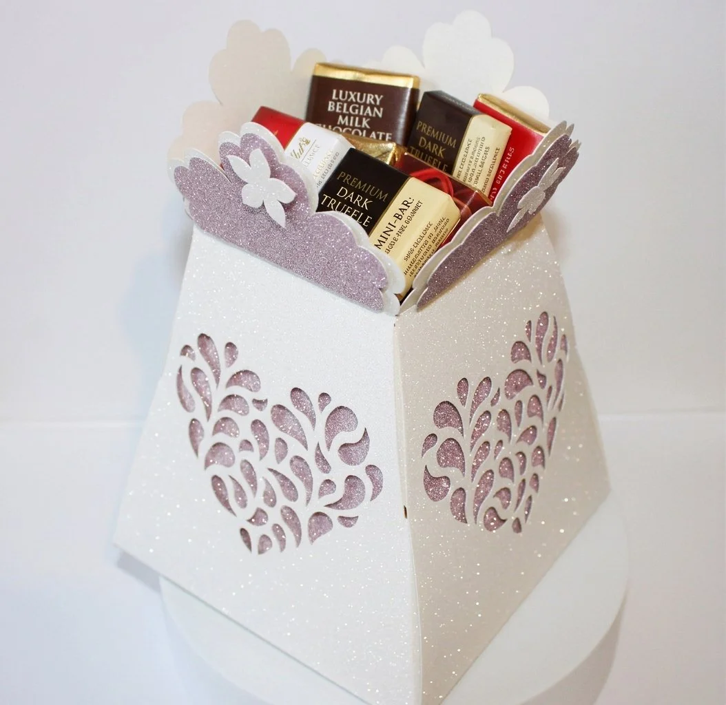 The tops are decorated with ornate accents on all four corners — tiny flowers add charm and structural definition, complementing the glitter finish while adding a soft, tactile contrast.