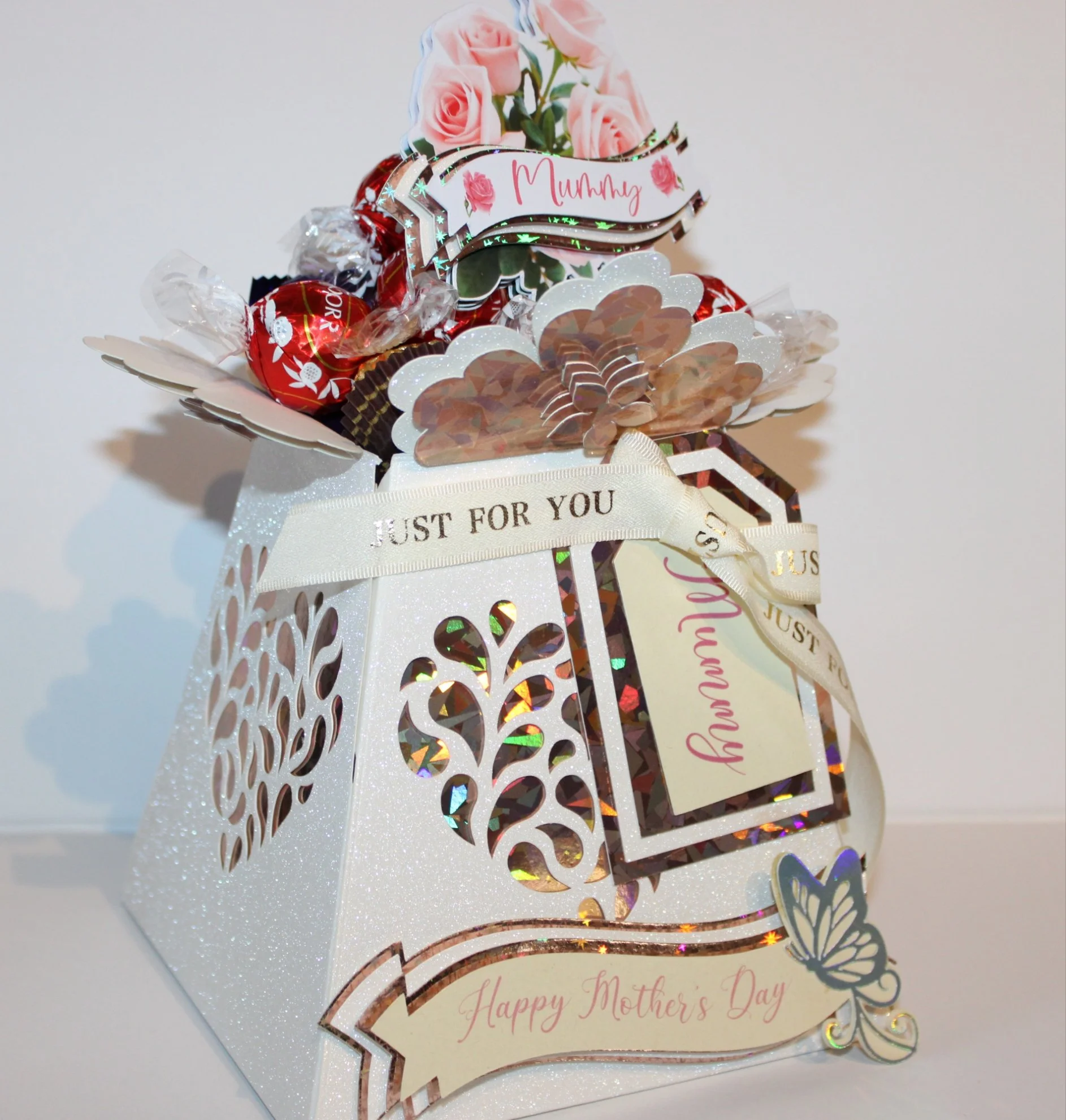 A coordinating gift tag is attached, ready for a personalised message to make the gift even more meaningful. 
Four-sided vase, beautifully cut with an intricate heart motif on each face.